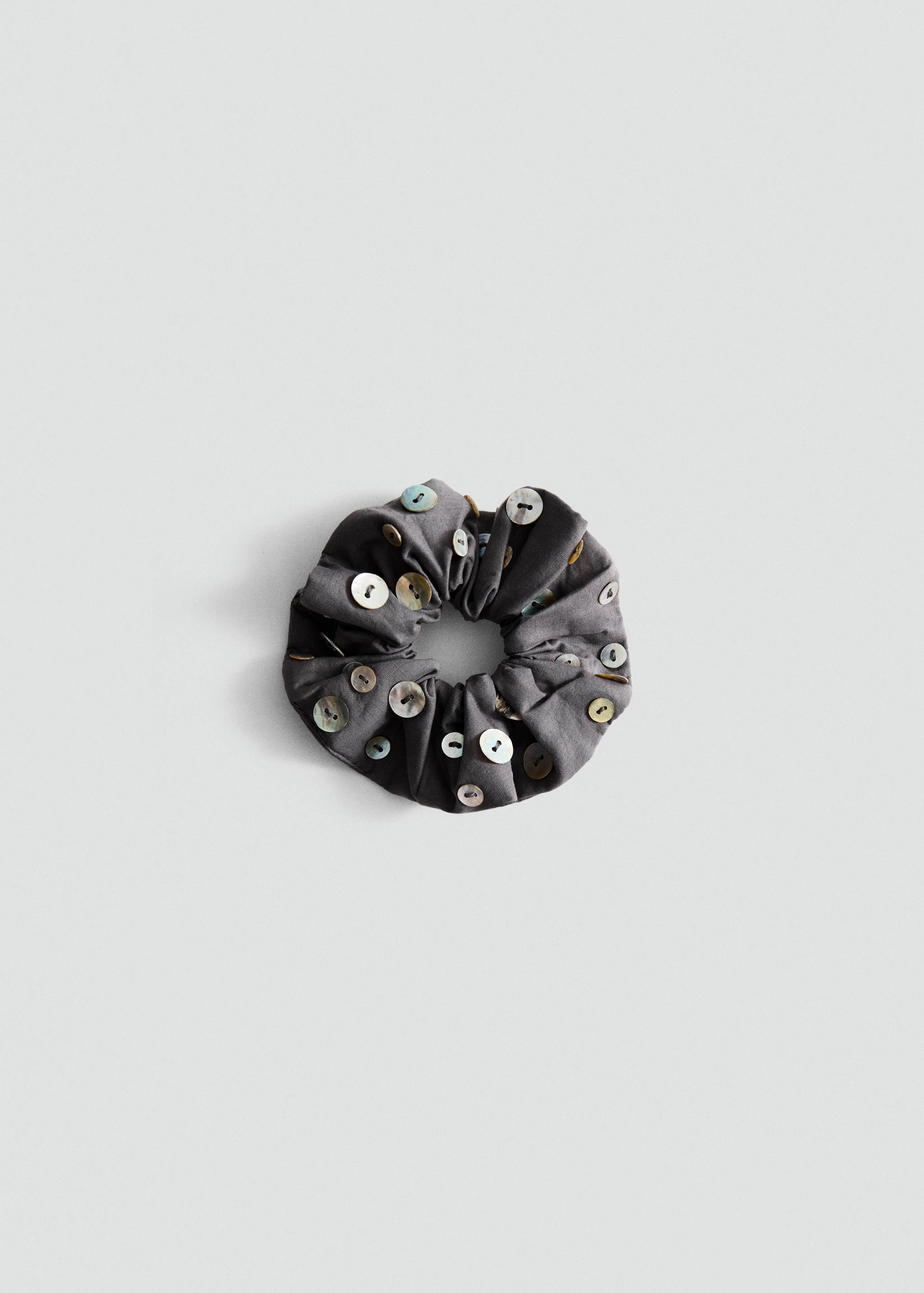 Scrunchie met geborduurde knopen - Artikel zonder model