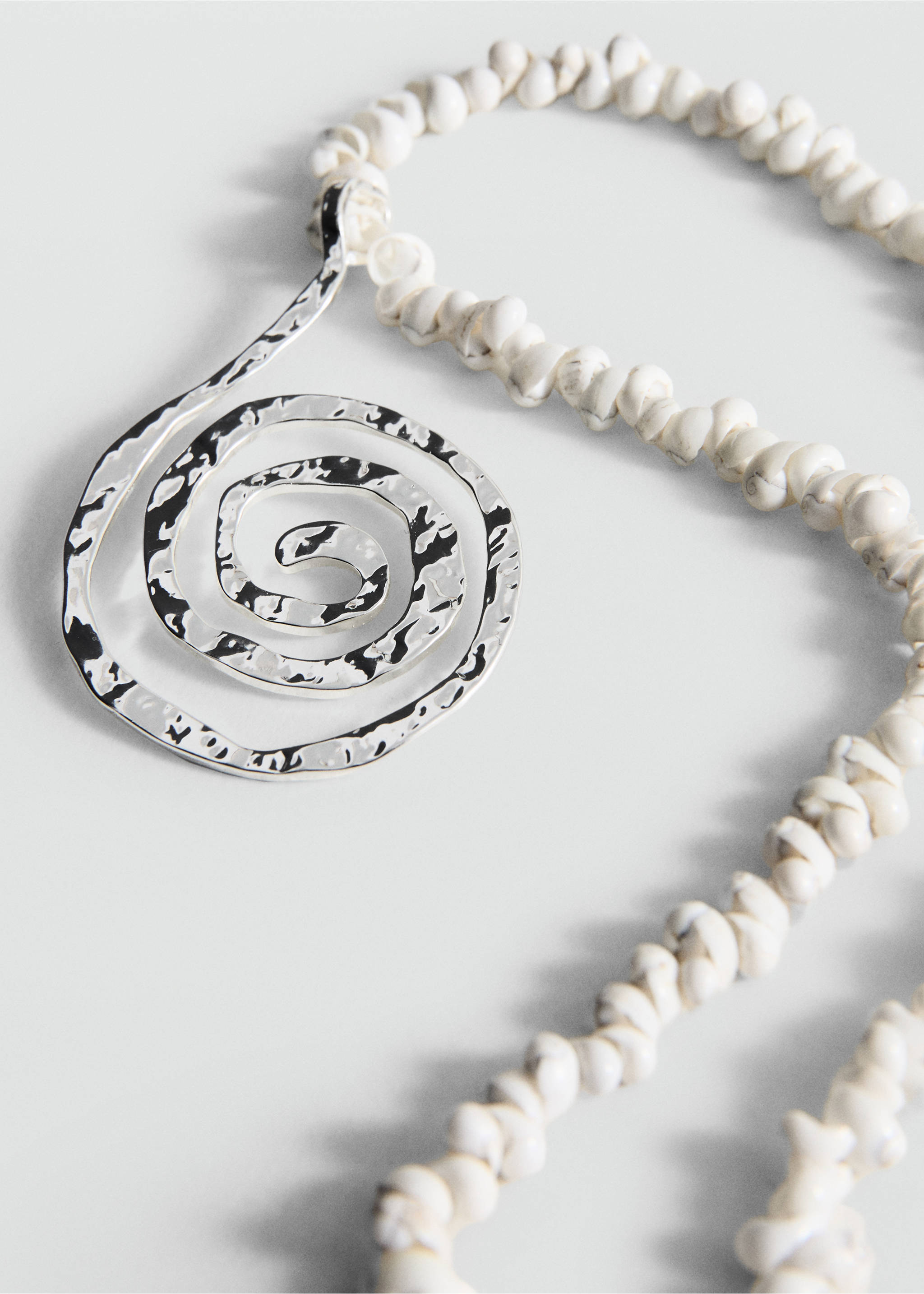 Спиральное ожерелье с ракушками - Средний план, Серебро. Ref: 27058661-00.