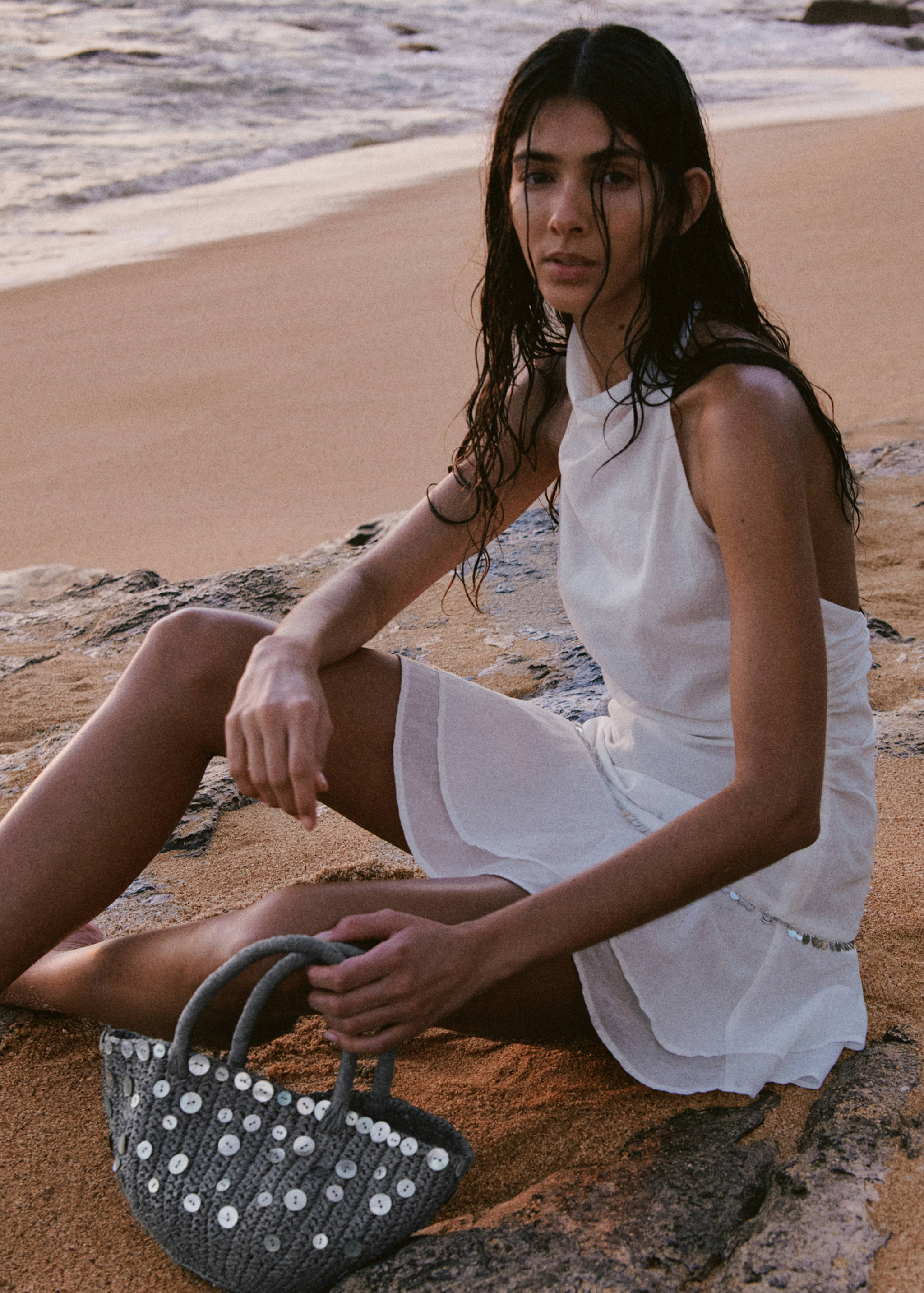 Natural fibre handbag with buttons - General plane