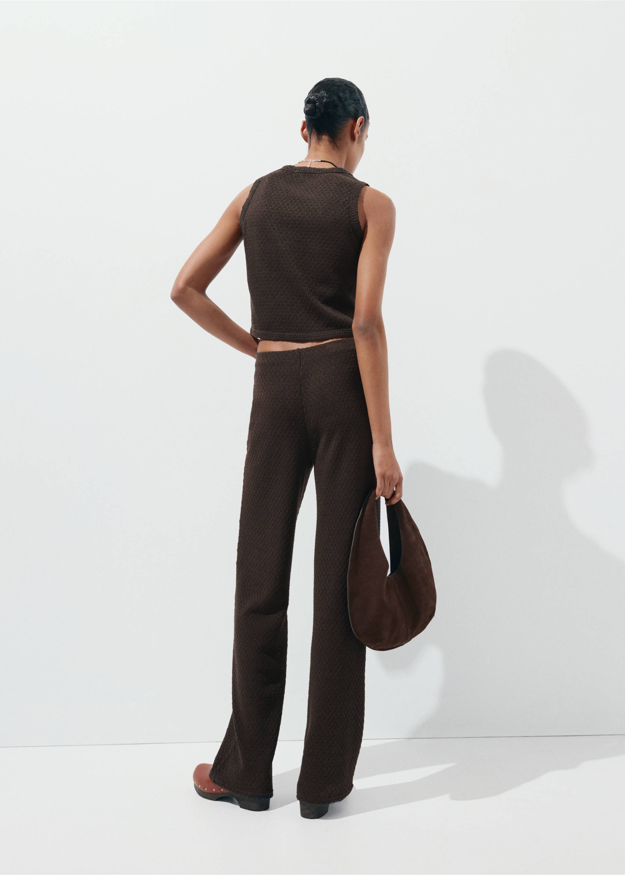 Straight knitted trousers - Reverse of the article, Brown. Ref: 27059056-01.