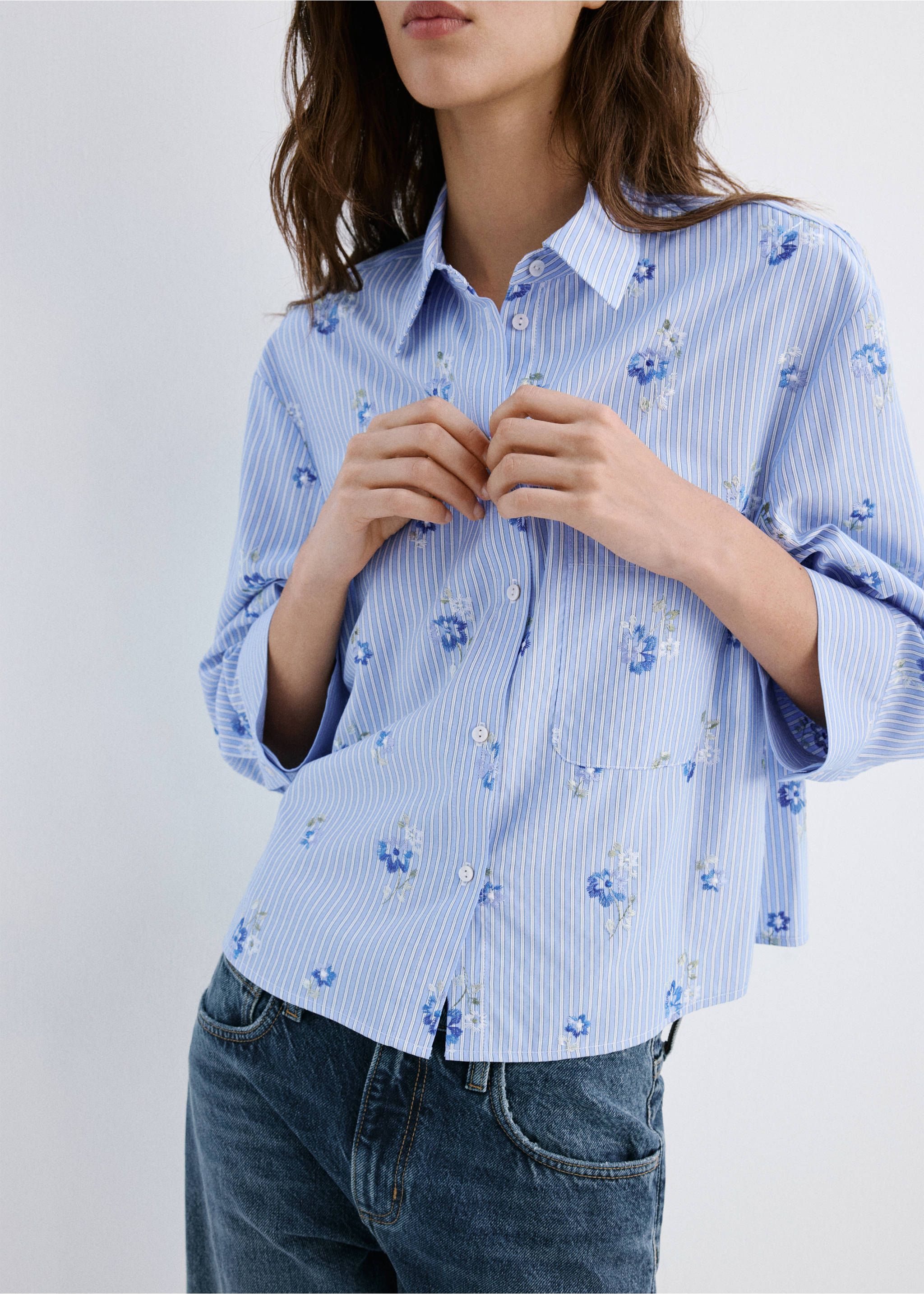Flower embroidered striped shirt - Details of the article 6, Sky Blue. Ref: 27059062-00.