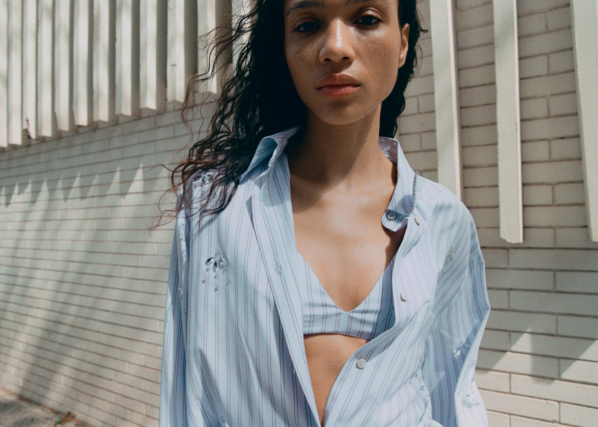 Striped shirt with rhinestone detail - Details of the article 1