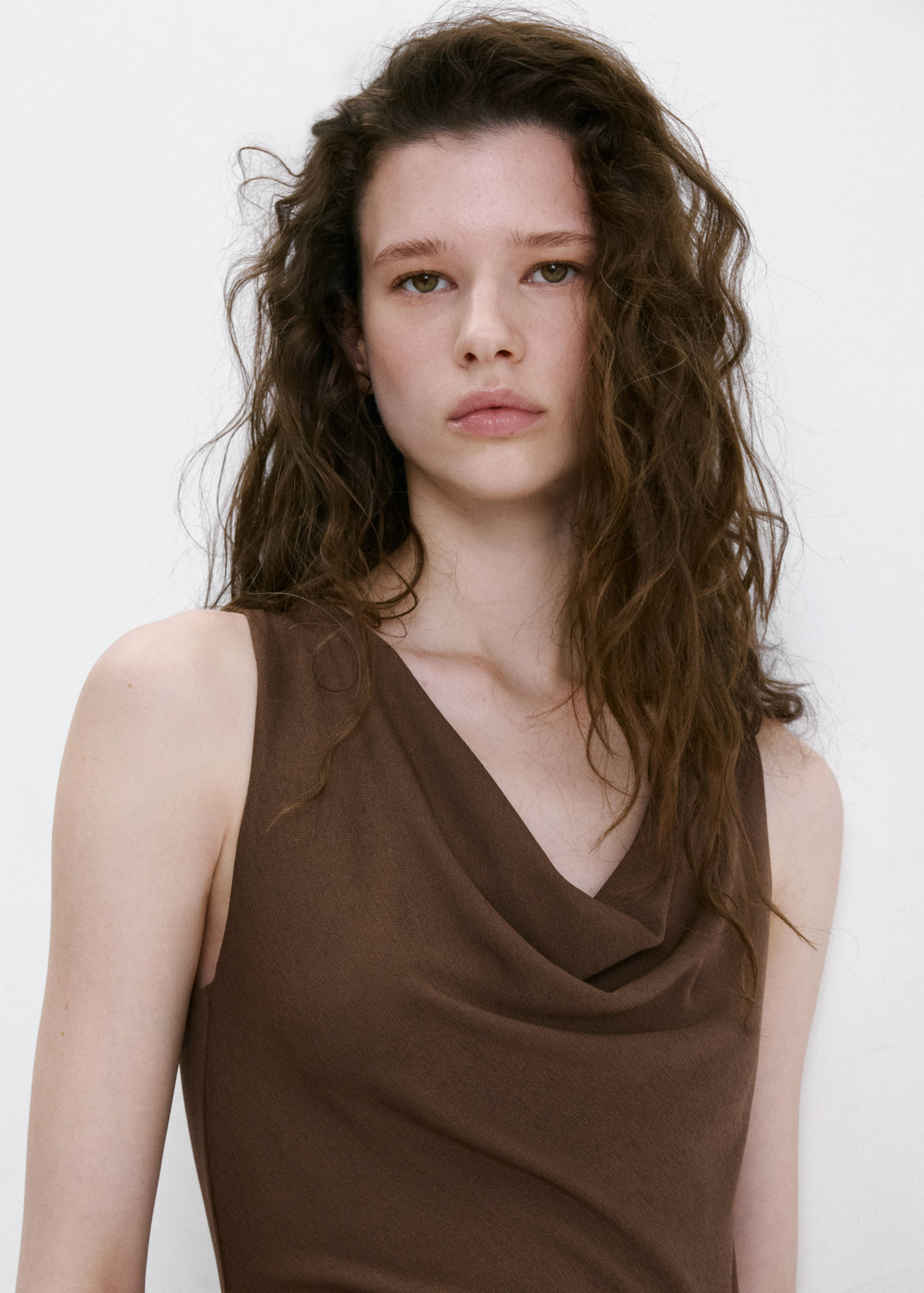 Robe froncée avec col drapé latéral - Détail de l'article 6