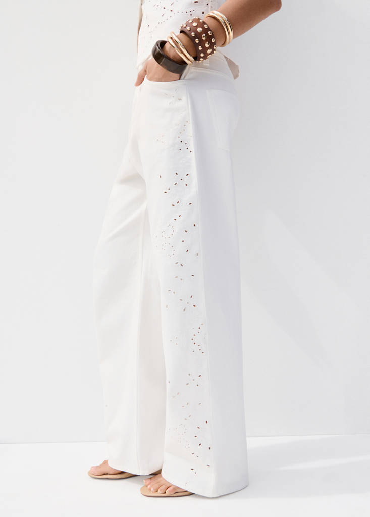 Balloon jeans with openwork embroidery
