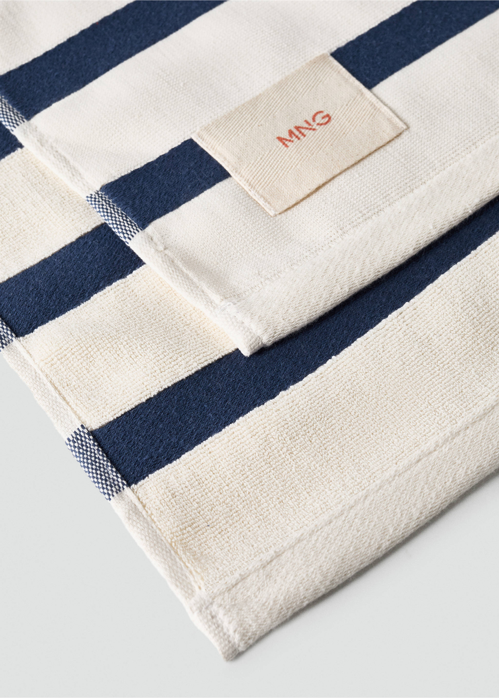 100% cotton striped beach towel - Medium plane, Red. Ref: 27059206-00.