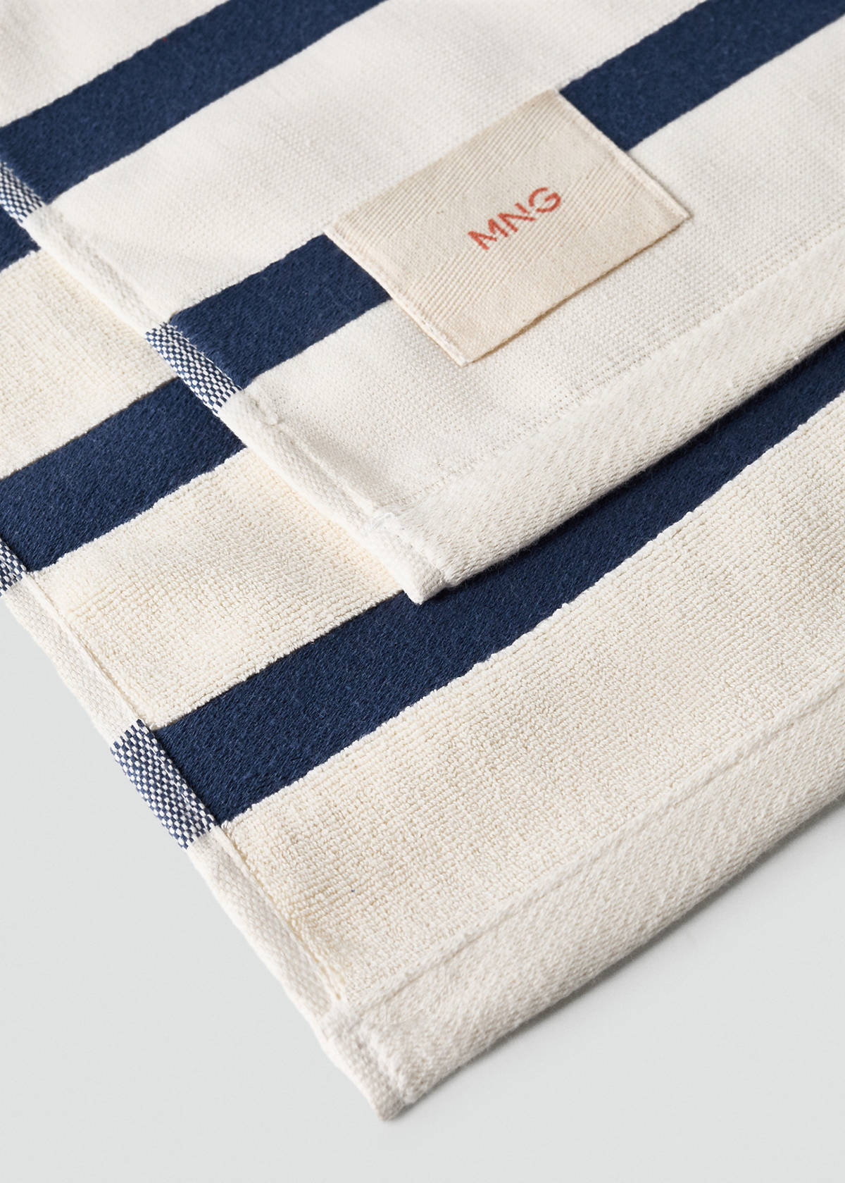 100% cotton striped beach towel — Red