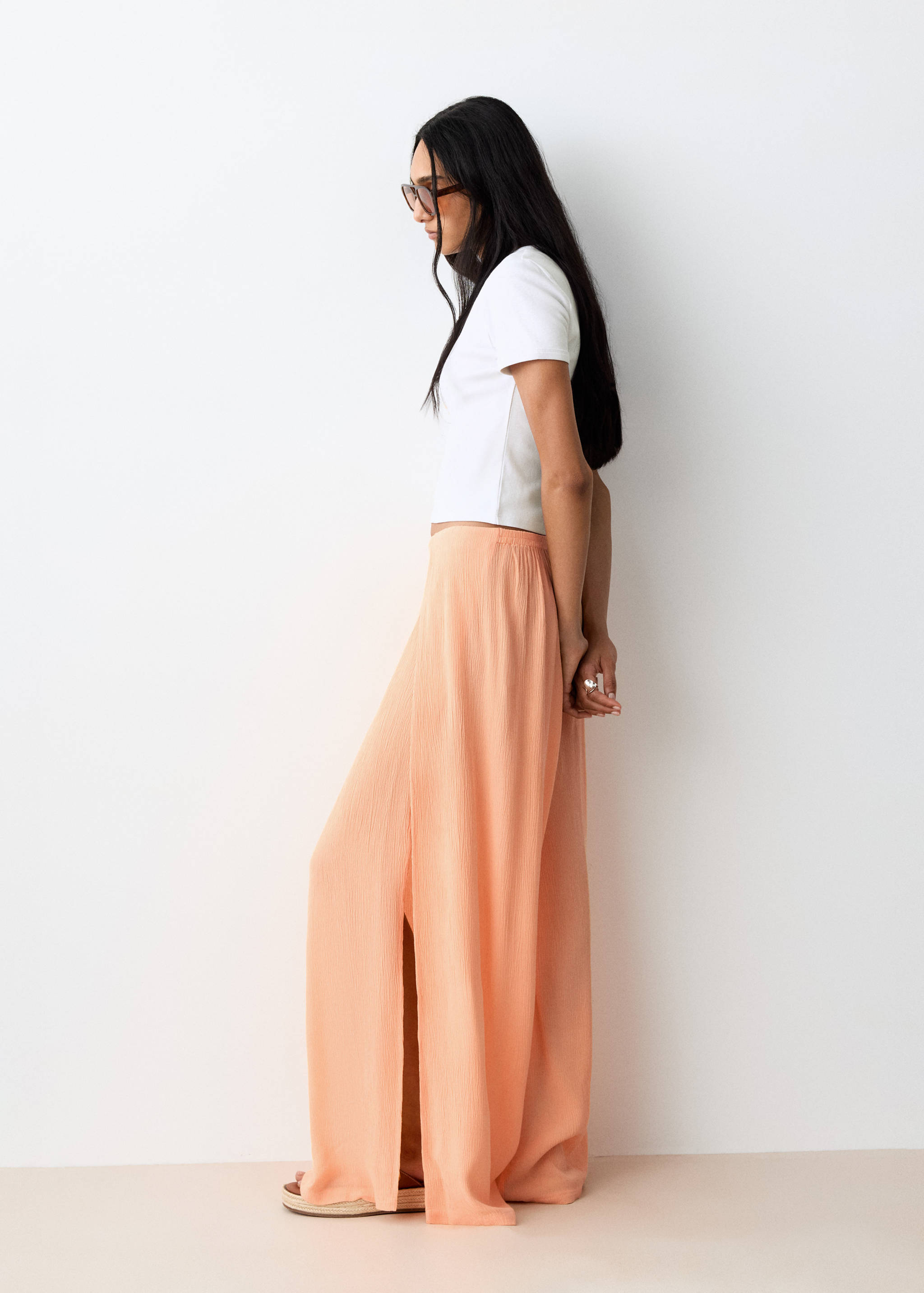 Flowy trousers with side slits - رؤية وسط