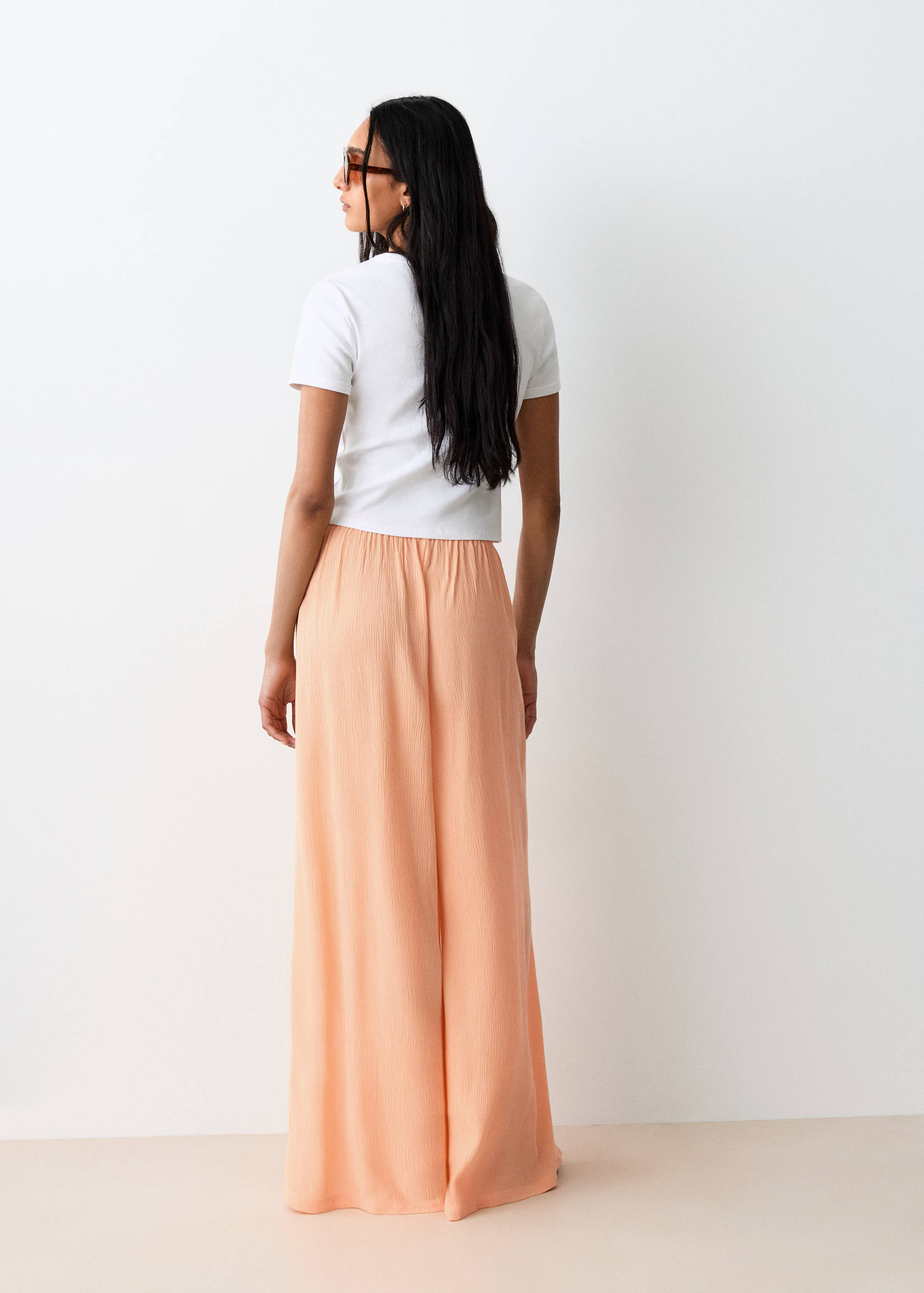 Flowy trousers with side slits - الجهة الخلفية للمنتج