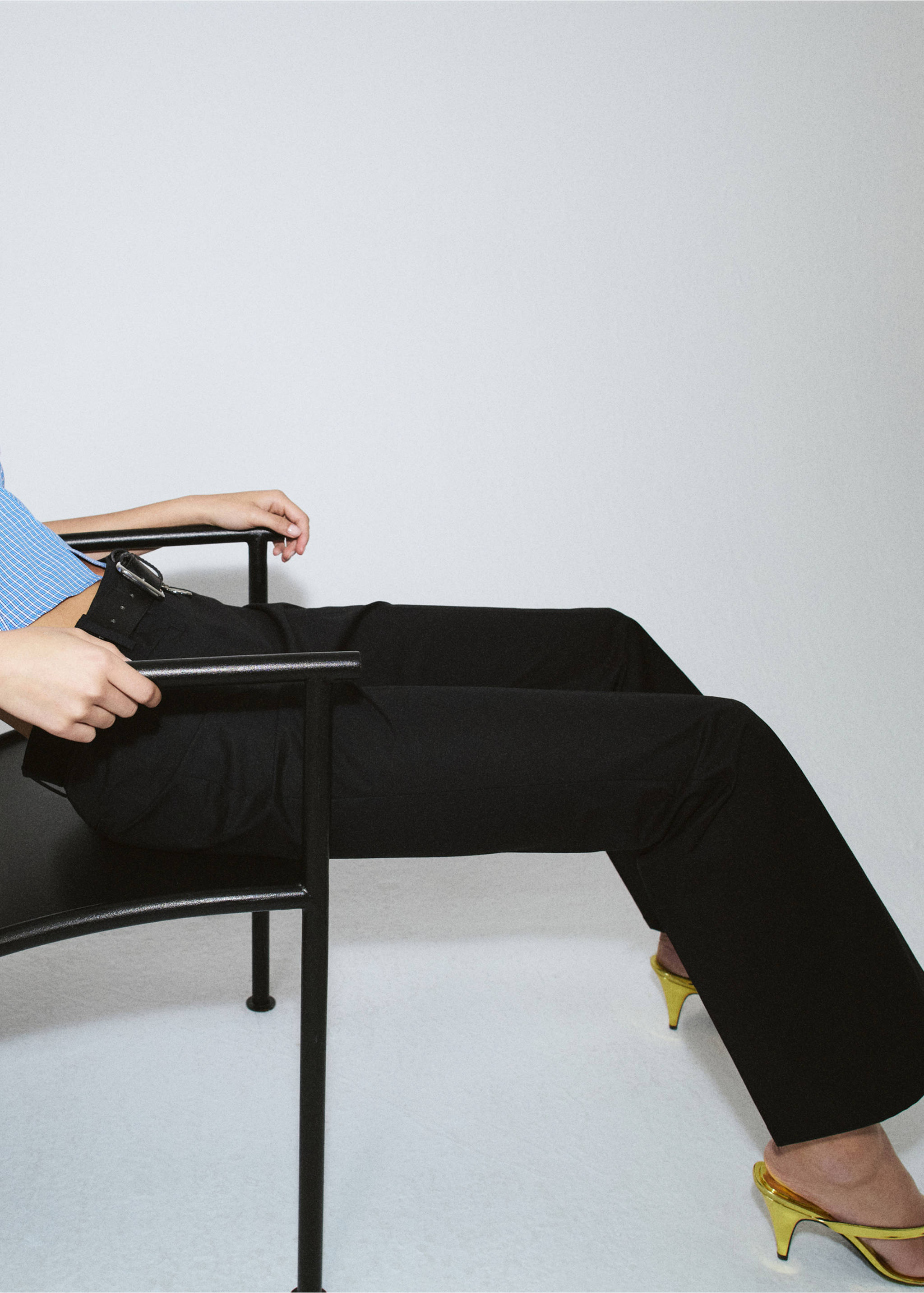 Straight-leg trousers with seam detail - Details of the article 1, Black. Ref: 27059216-00.