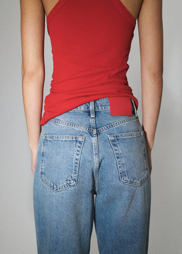 High-waisted Mom-fit jeans