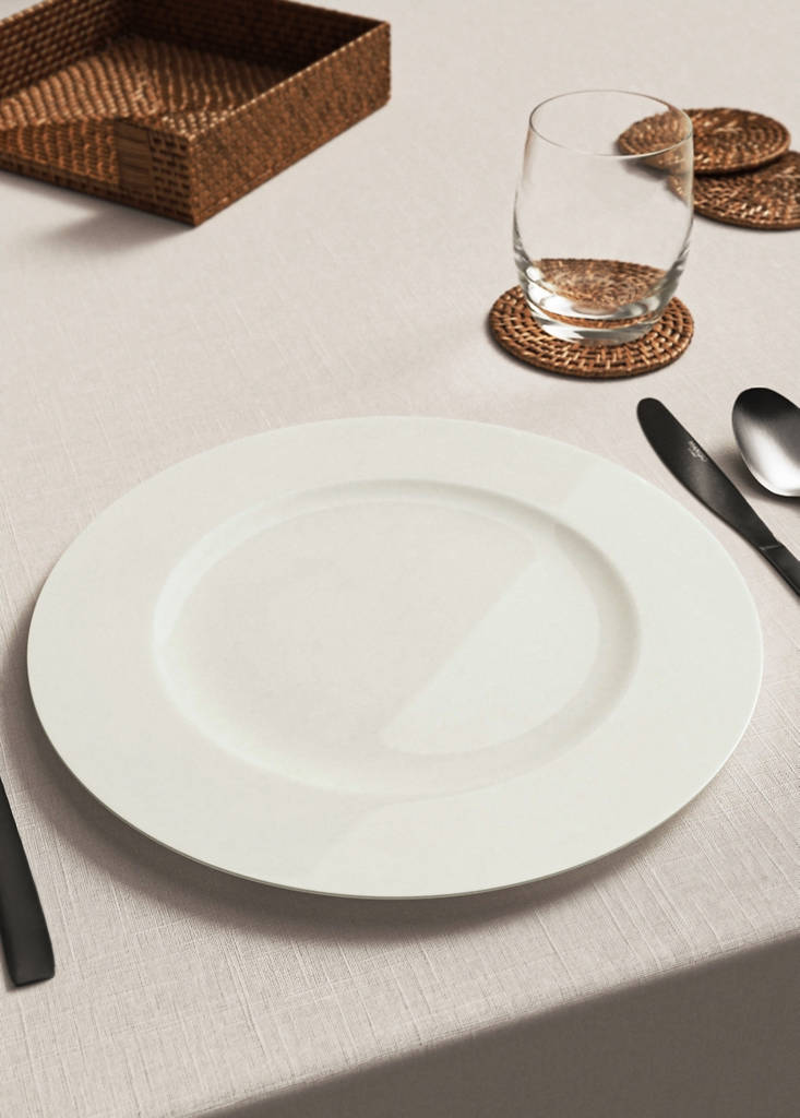 Premium plate in ultra-light bonne porcelain — White