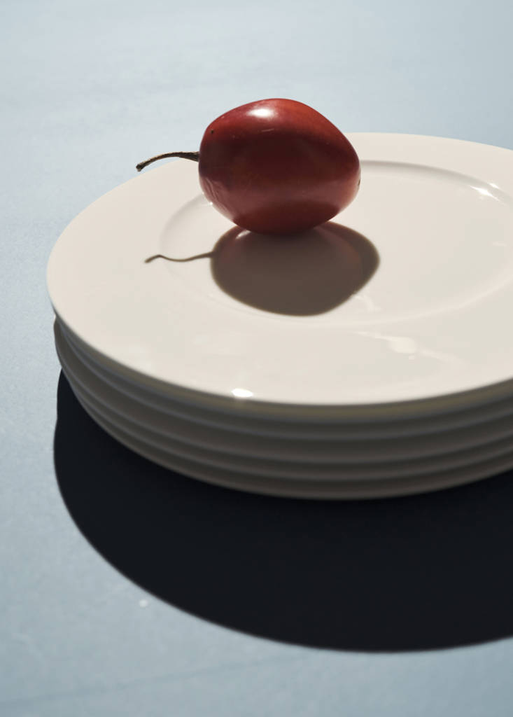 Premium plate in ultra-light bonne porcelain — White
