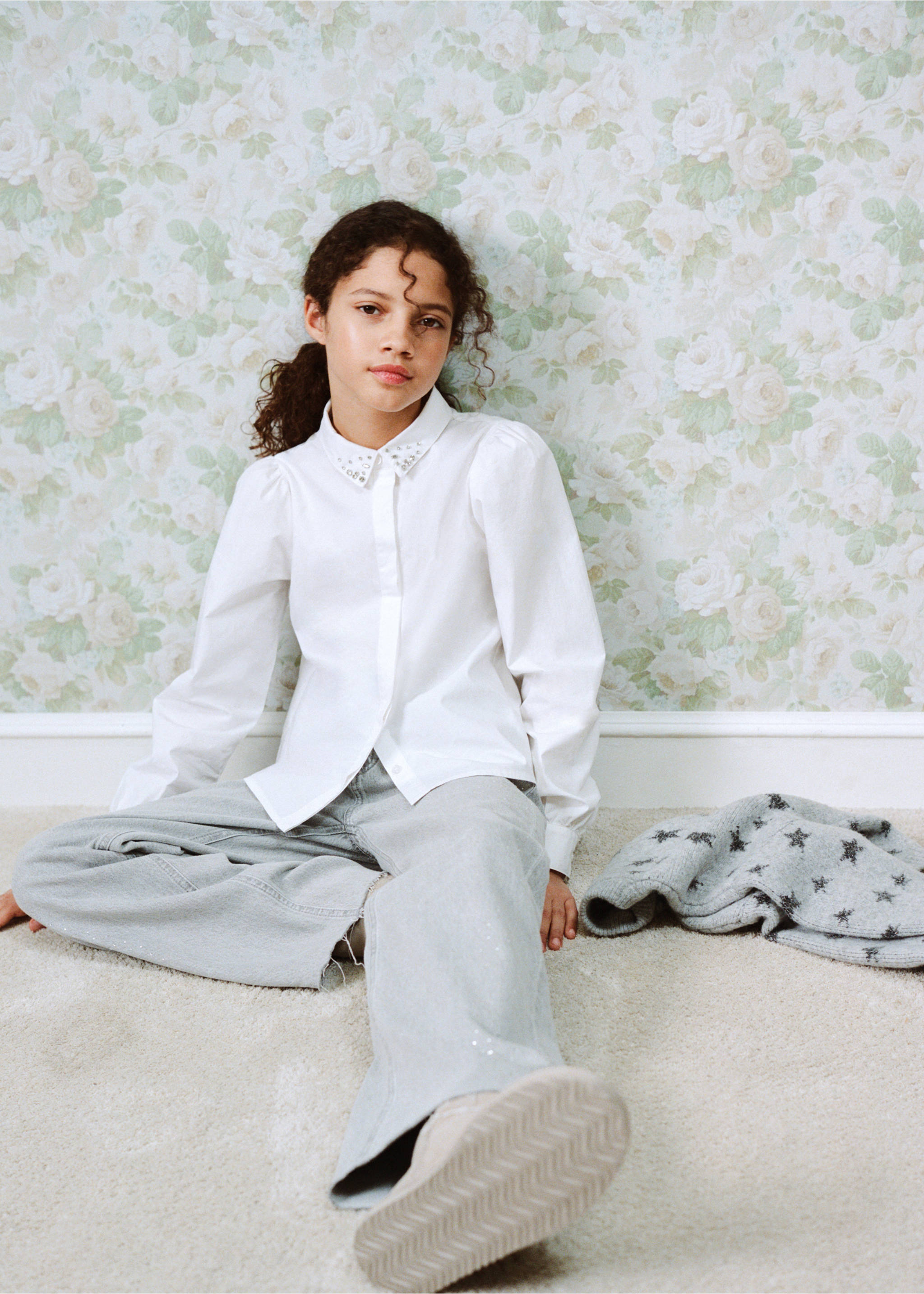 Cotton shirt with embellishments - Medium plane, White. Ref: 27061171-00.