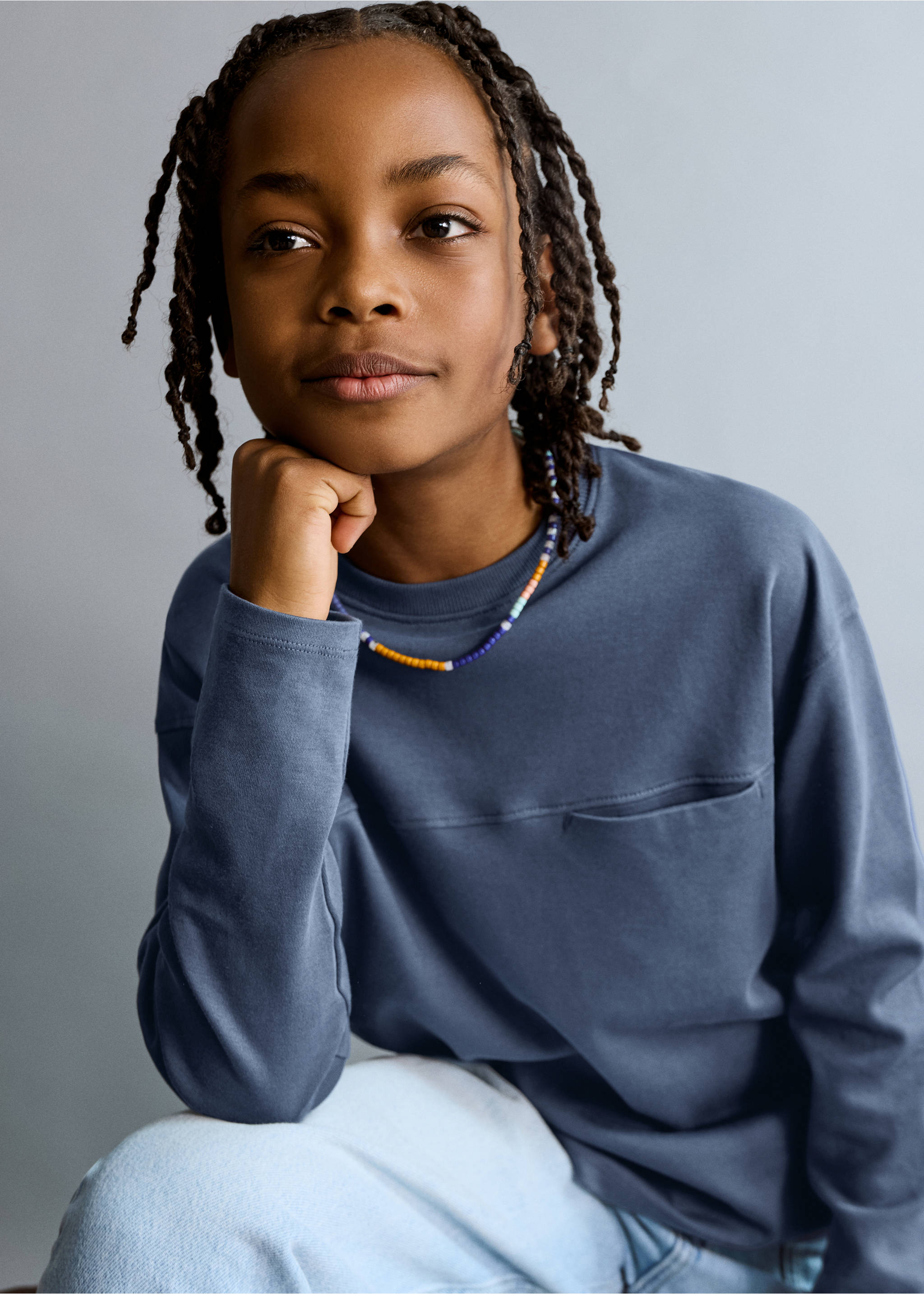 T-shirt with pocket and seam detail - Details of the article 1, Night Blue. Ref: 27061197-00.