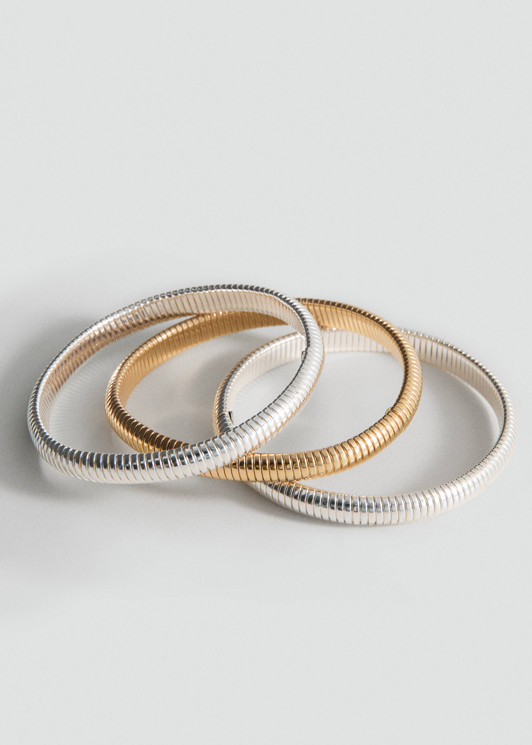 Комплект 3 браслета - Средний план