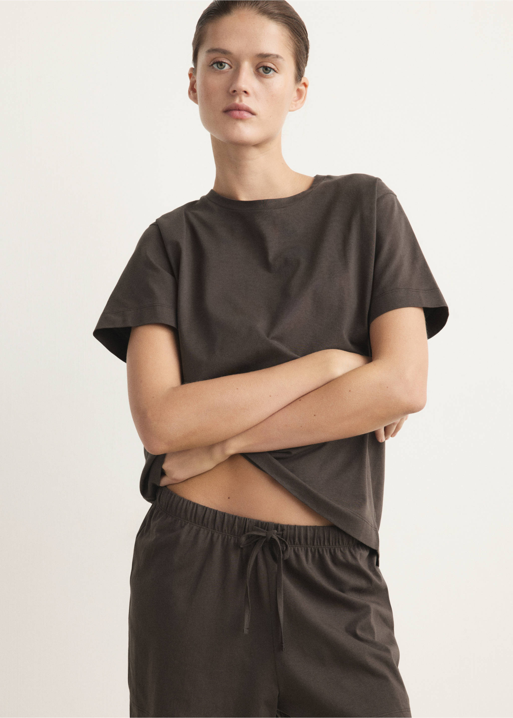 Cotton two-piece short-sleeved pyjamas - Details of the article 6, Chocolate. Ref: 27061216-00.