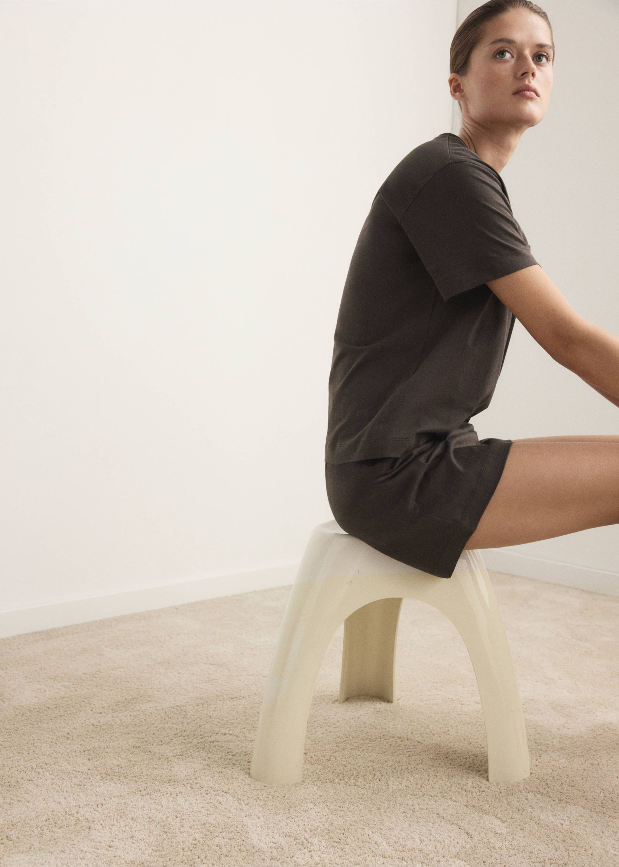 Cotton two-piece short-sleeved pyjamas - Details of the article 2, Chocolate. Ref: 27061216-00.