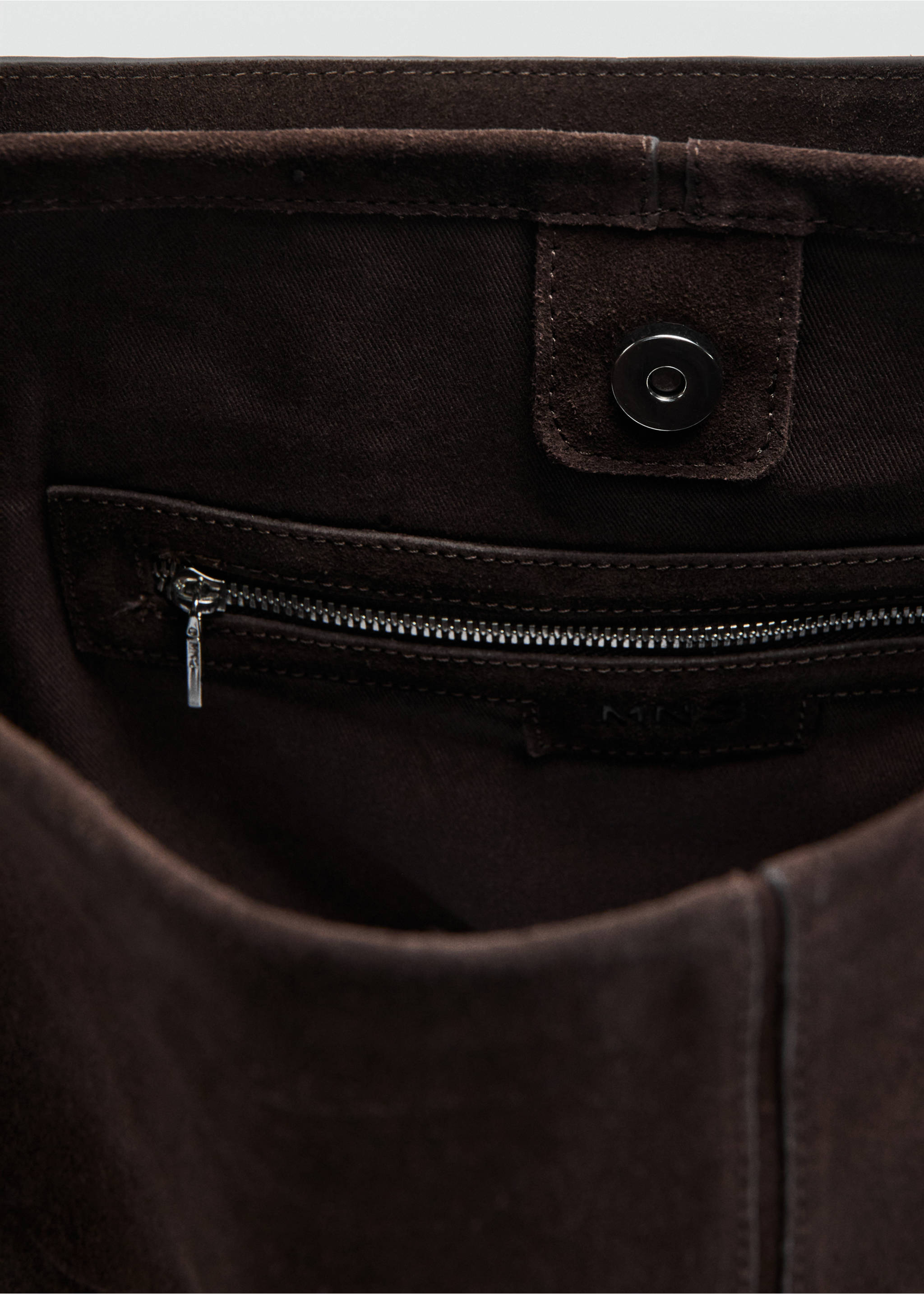 Large suede bucket bag with buckle - Details of the article 2, Chocolate. Ref: 27061225-00.