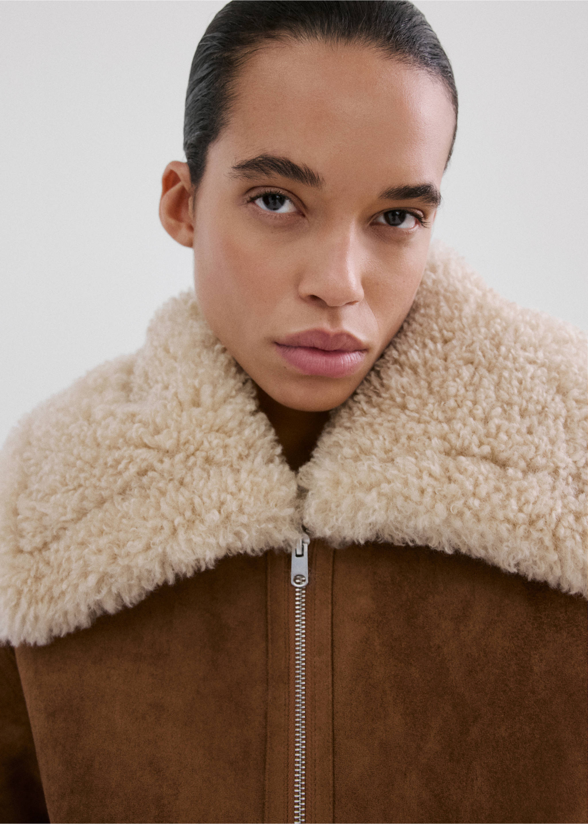 Double-faced shearling jacket - Details of the article 2, Brown. Ref: 27061232-00.