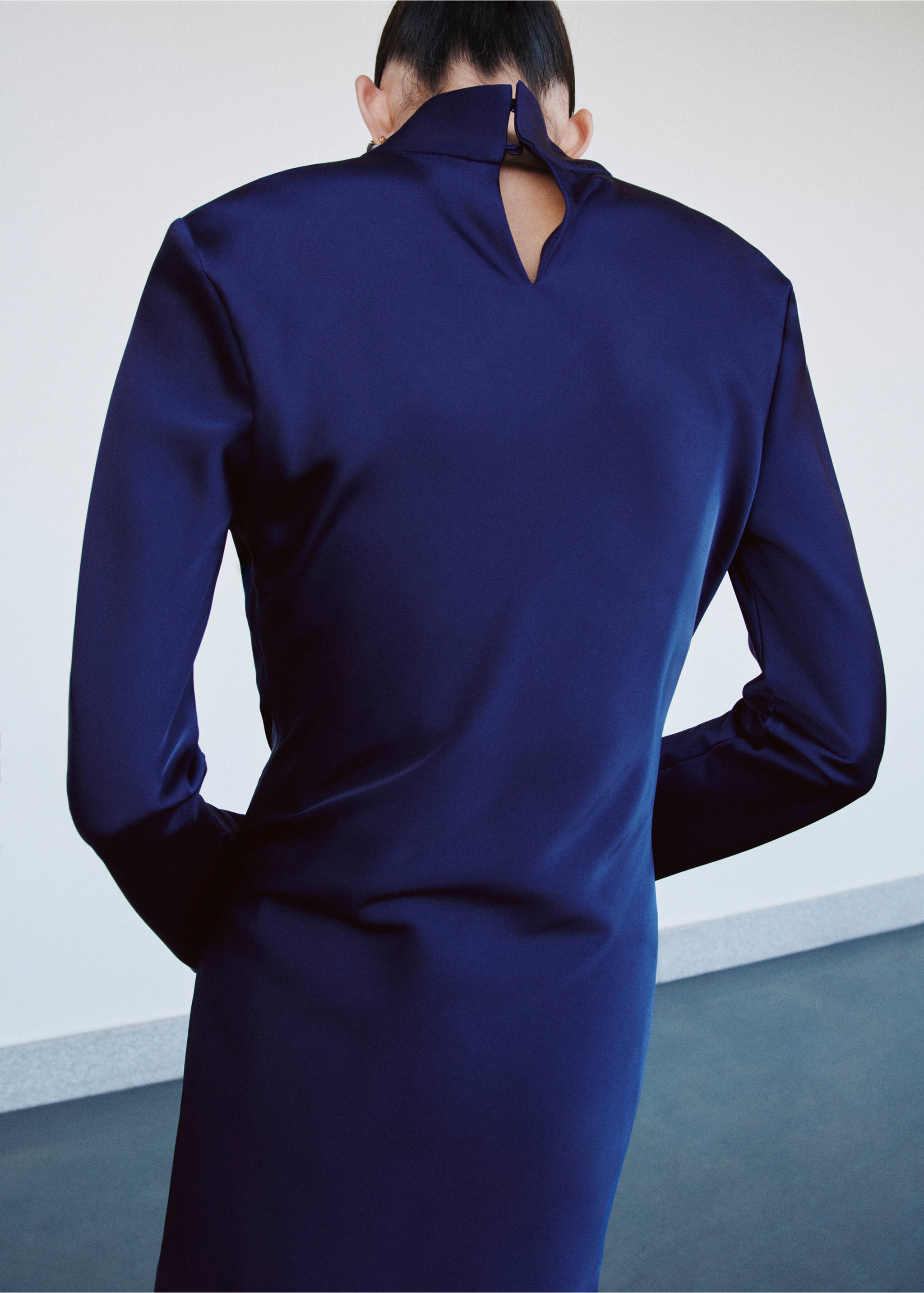 Satin dress with pleat detail - Reverse of the article, Indigo Blue. Ref: 27061238-00.