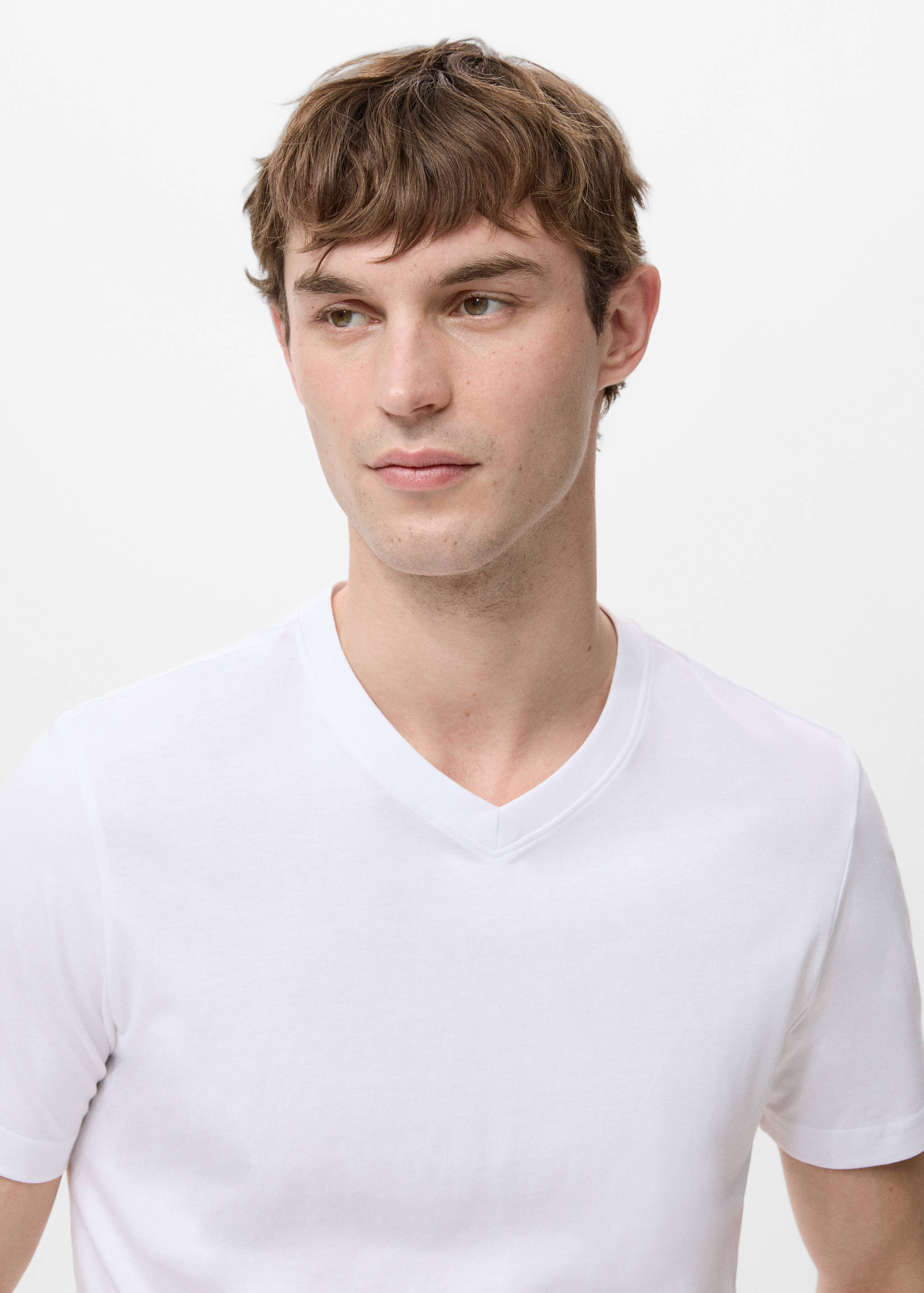 100% cotton slim-fit V-neck t-shirt - Details of the article 1