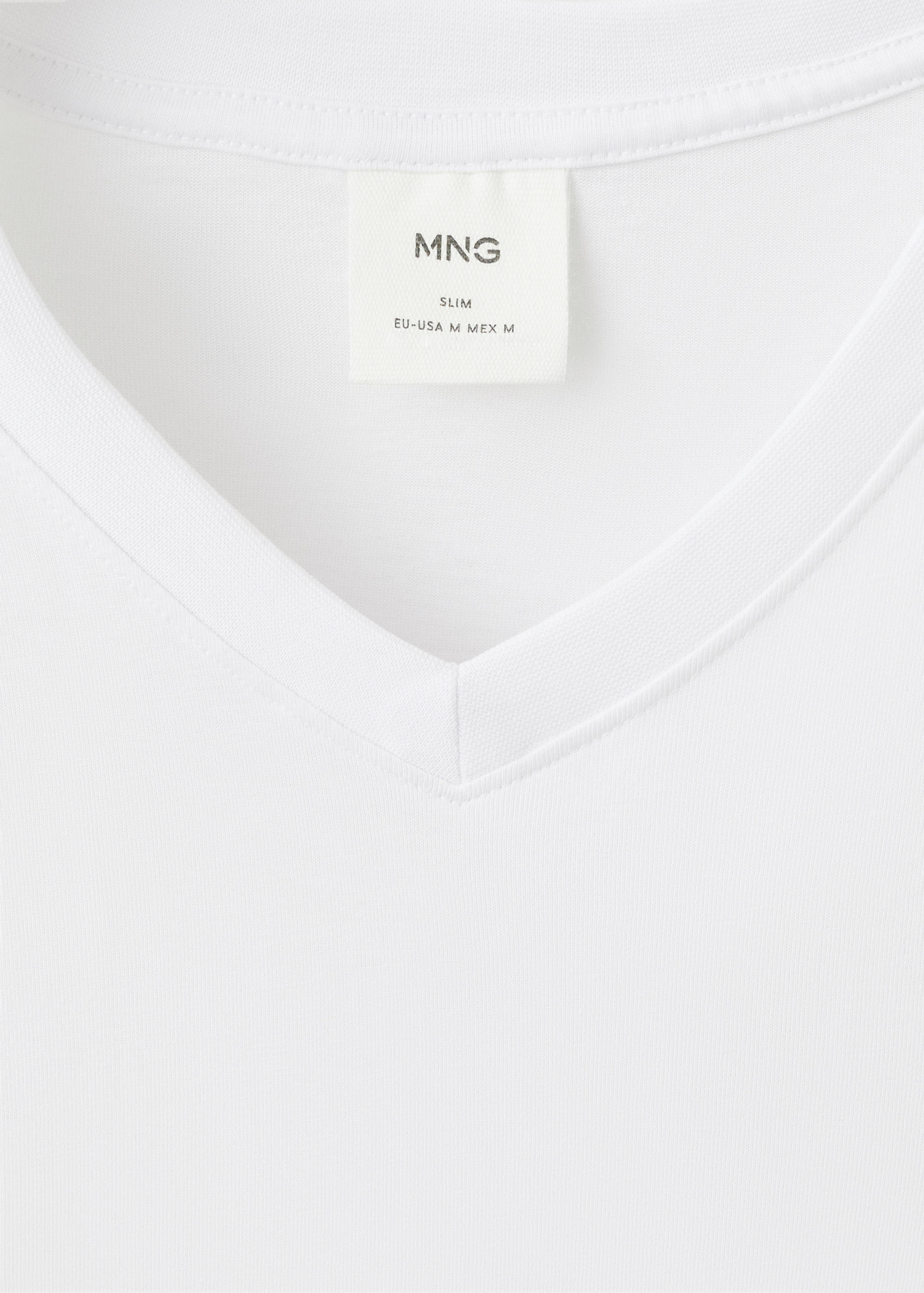 100% cotton slim-fit V-neck t-shirt - Details of the article 8