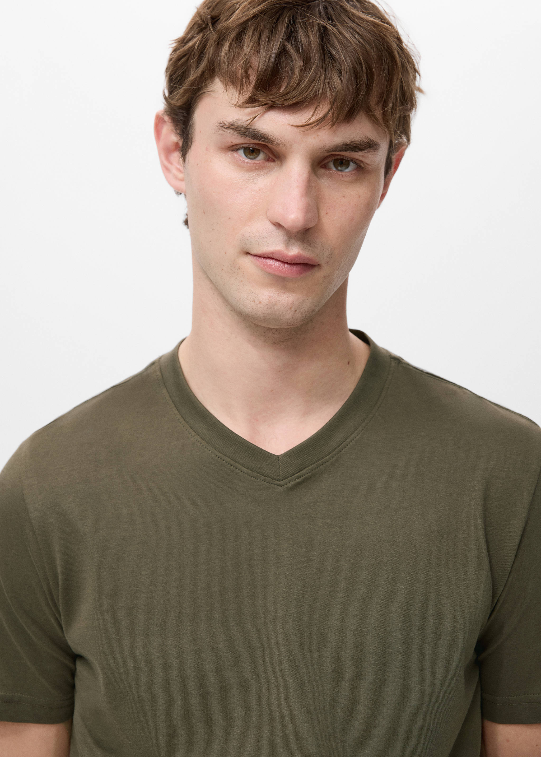 100% cotton slim-fit V-neck t-shirt - Details of the article 1