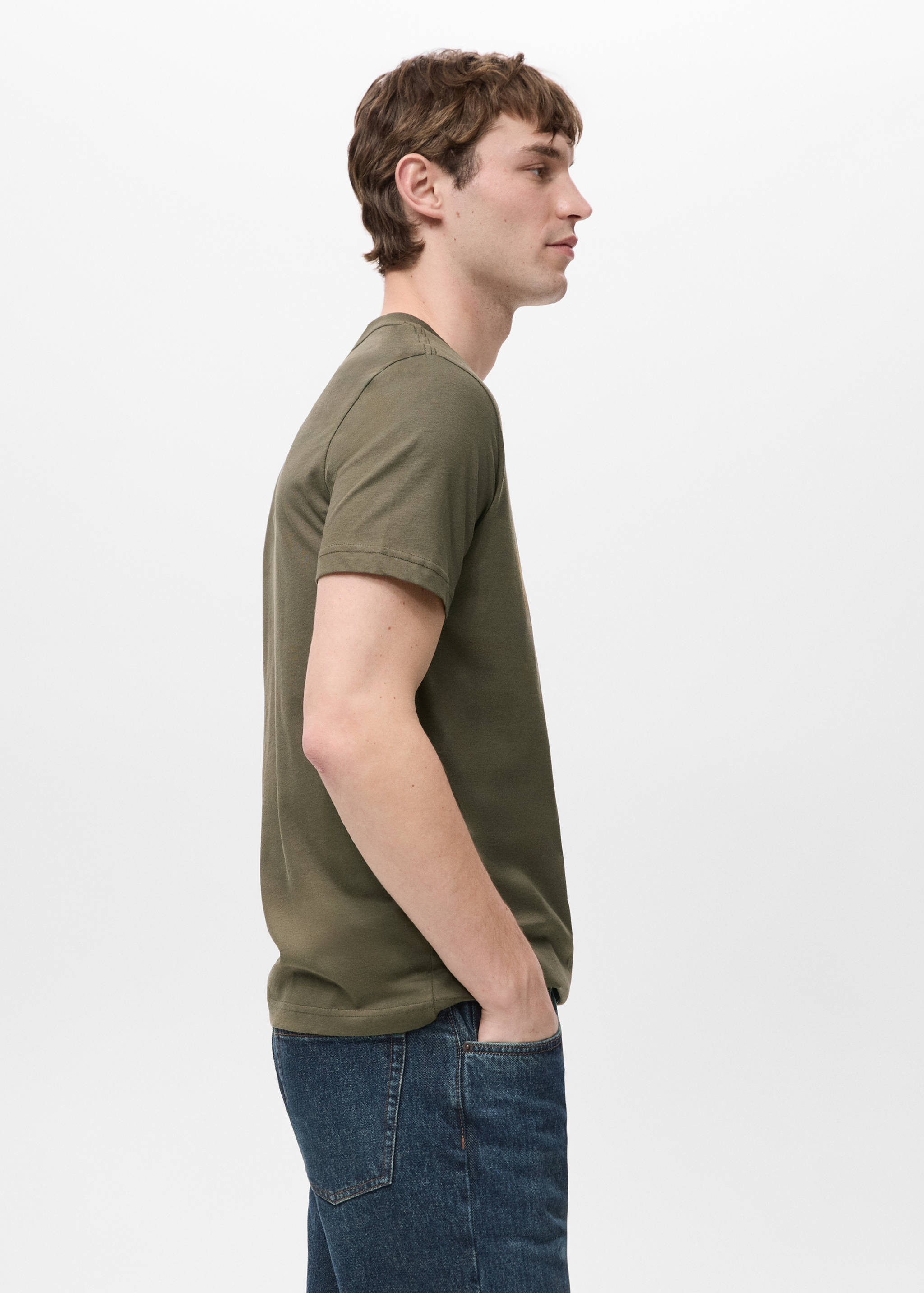 100% cotton slim-fit V-neck t-shirt - Details of the article 2