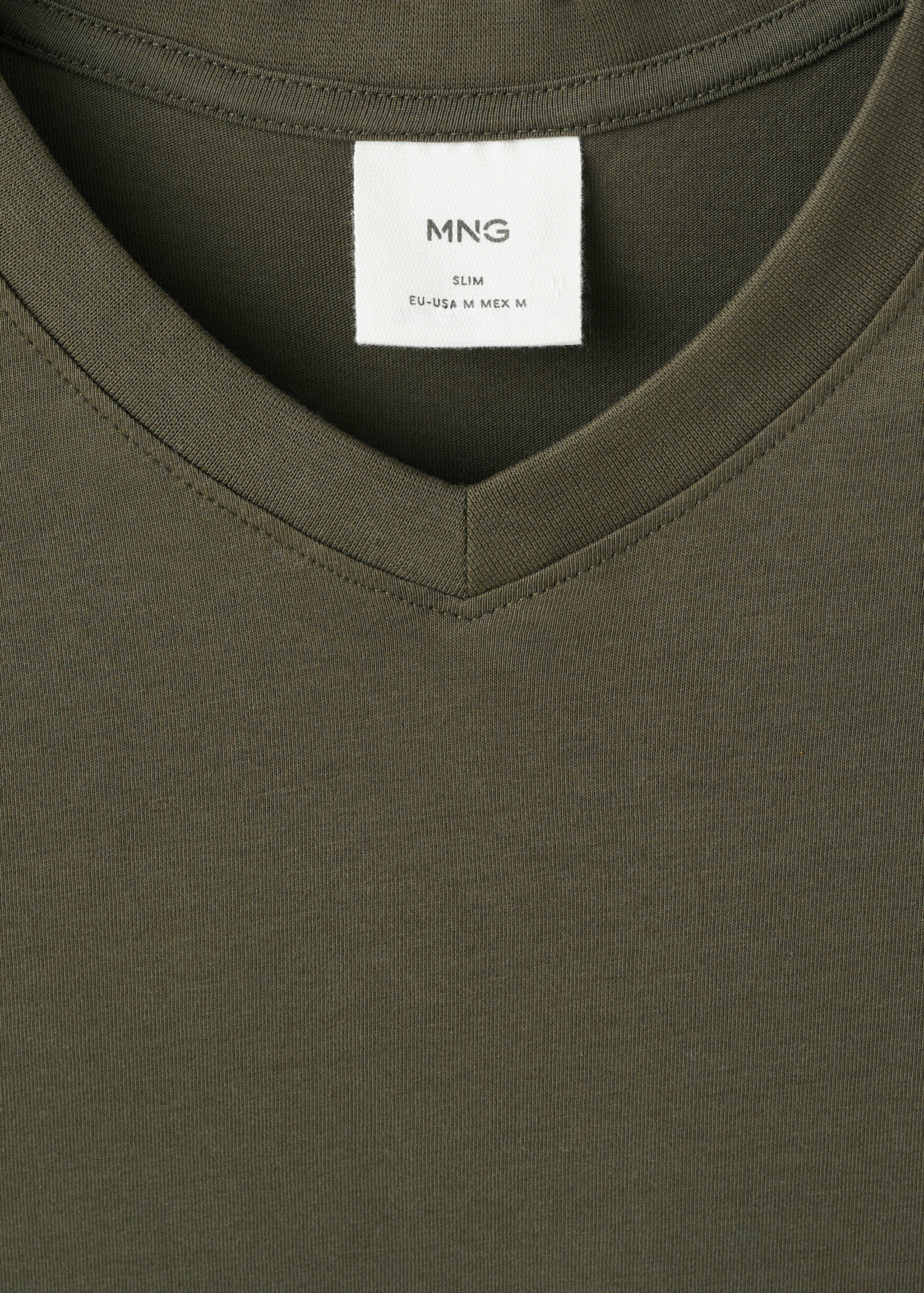 100% cotton slim-fit V-neck t-shirt - Details of the article 8