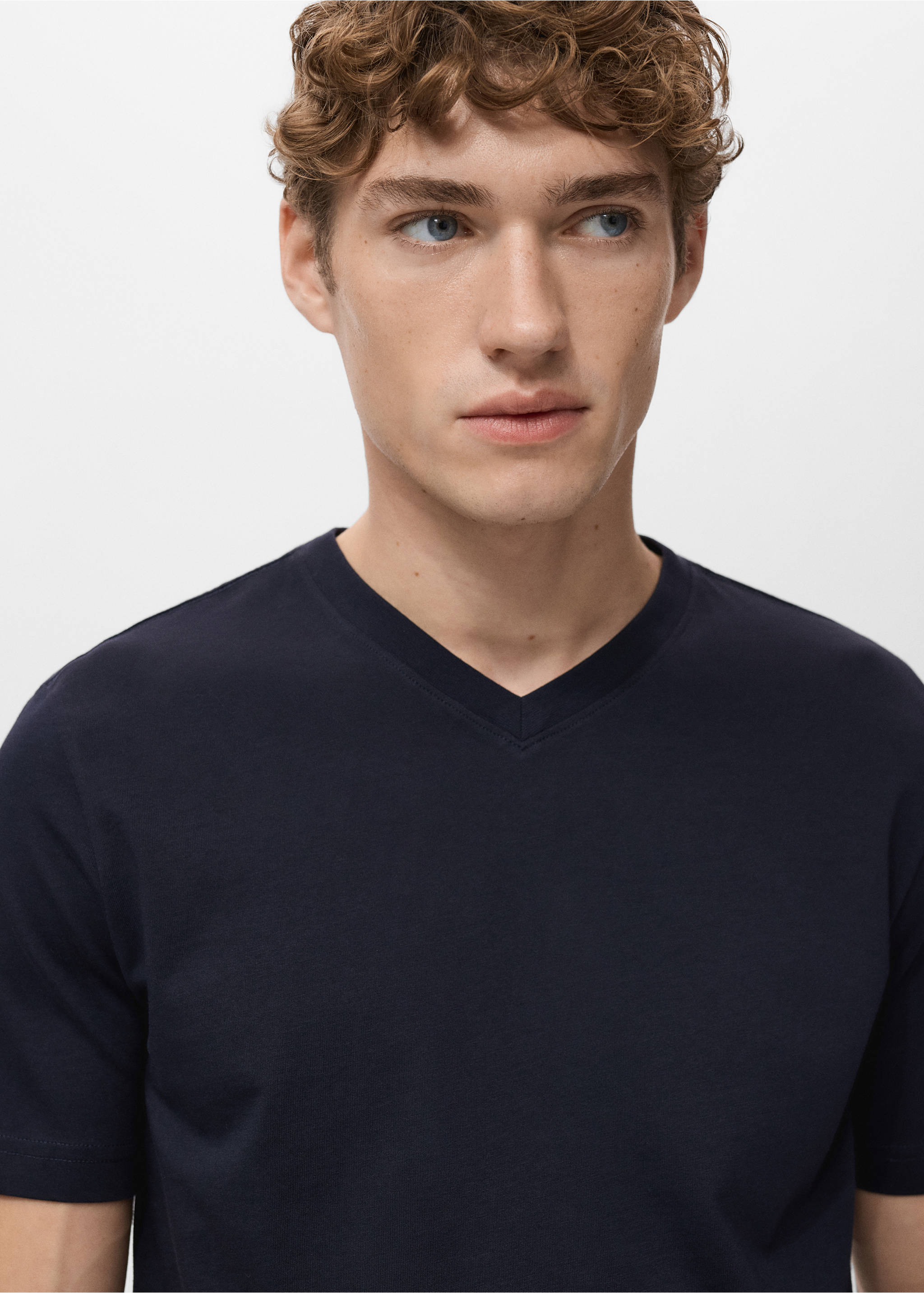 T-shirt 100 % coton col V slim-fit - Détail de l'article 1, Bleu marine. Ref: 27061261-00.