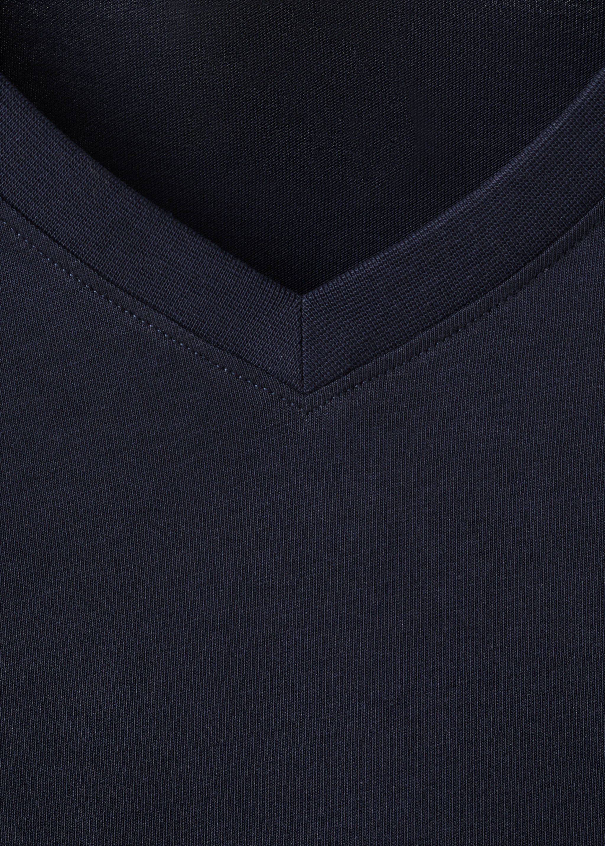100% cotton slim-fit V-neck t-shirt - Details of the article 8