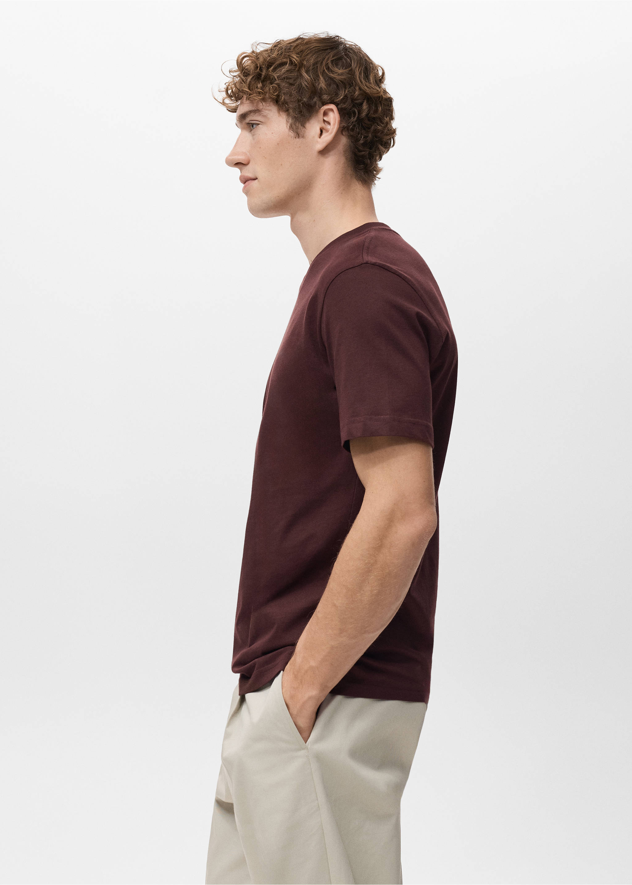 100% cotton slim-fit V-neck t-shirt - Details of the article 2, Burgundy. Ref: 27061261-00.