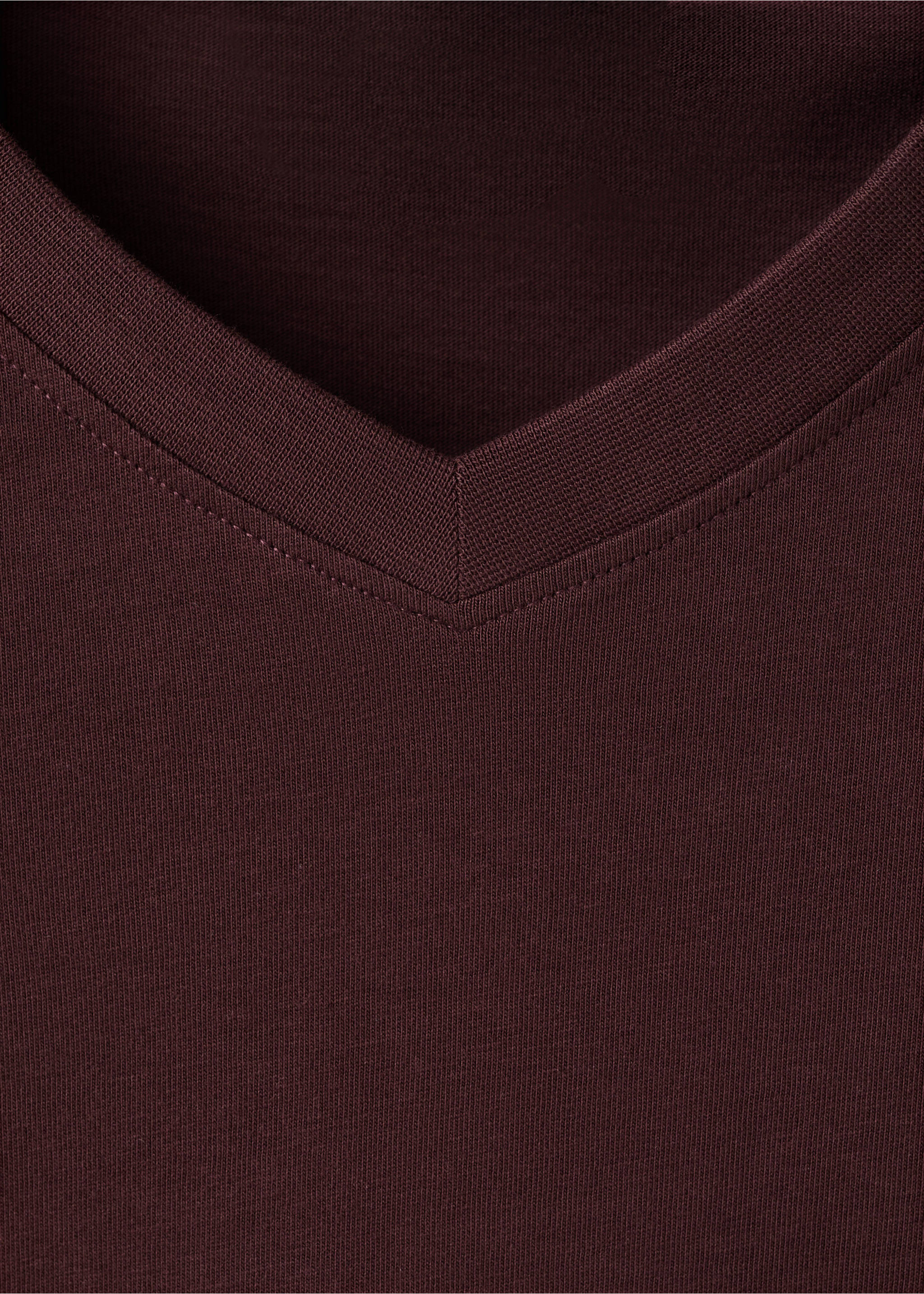 100% cotton slim-fit V-neck t-shirt - Details of the article 8, Burgundy. Ref: 27061261-00.