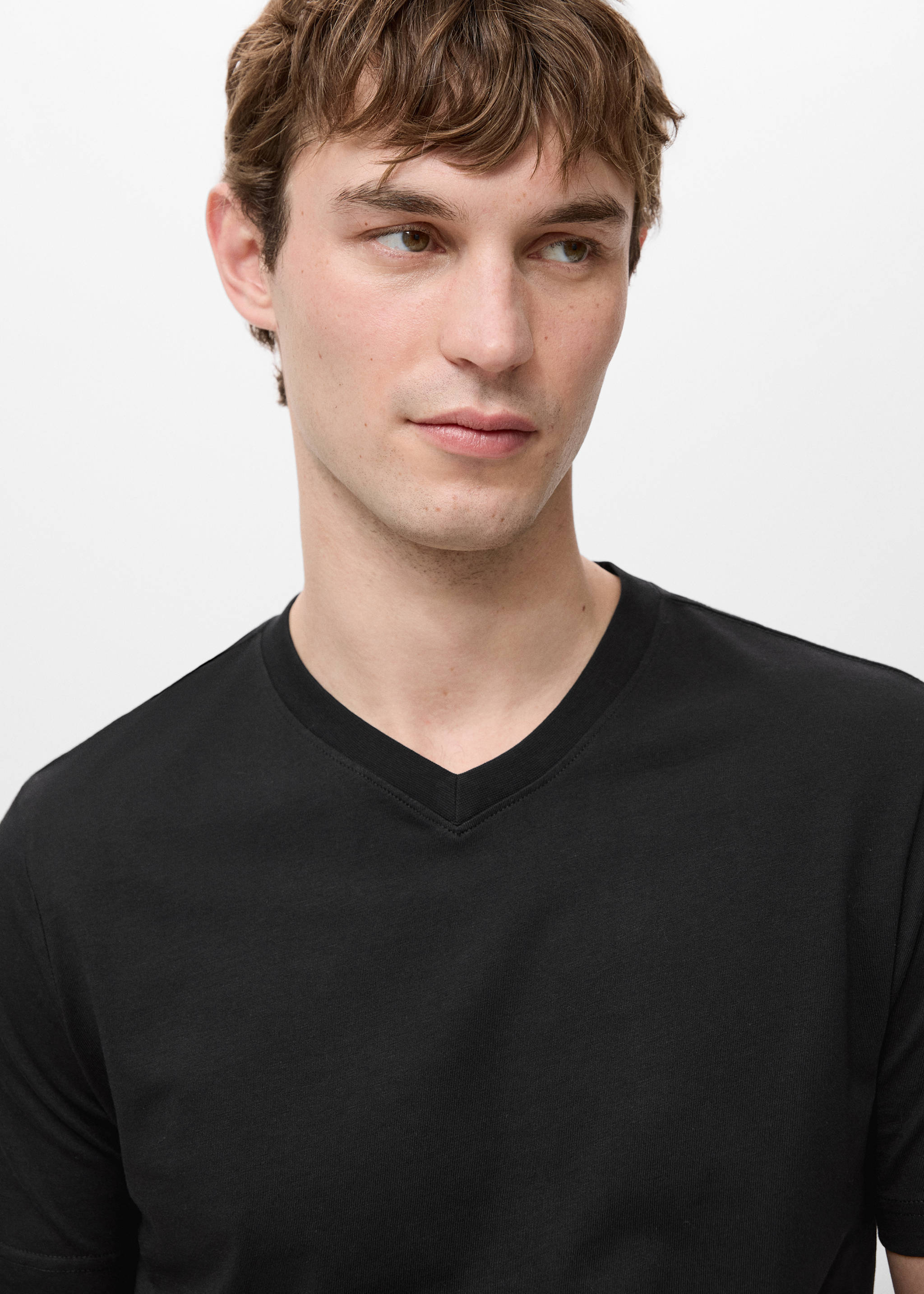 100% cotton slim-fit V-neck t-shirt - Details of the article 1