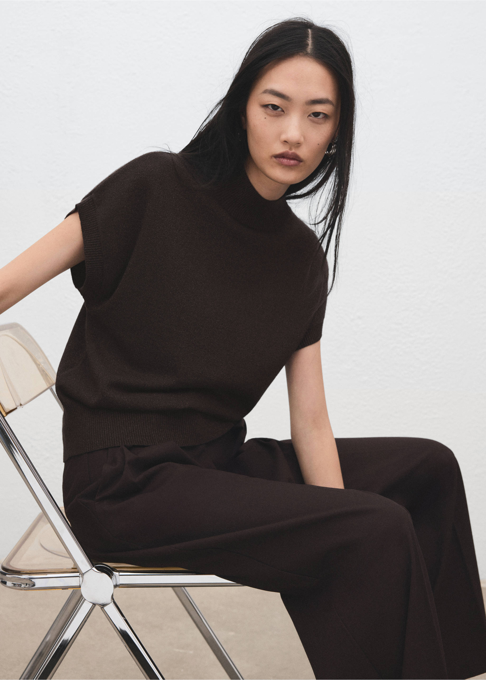 Short-sleeved lurex sweater - Details of the article 2, Chocolate. Ref: 27061262-00.