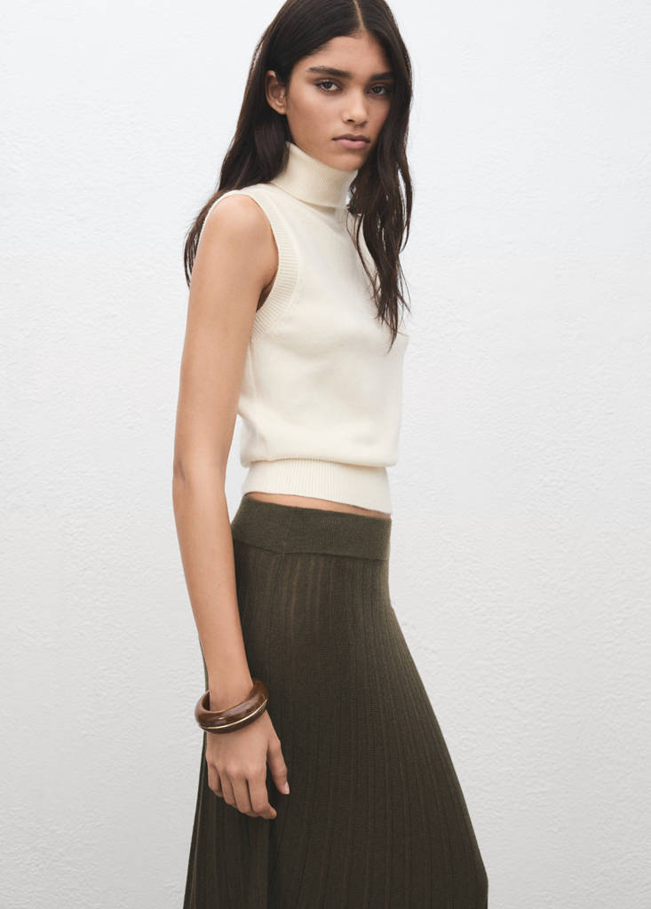 Turtleneck knit top — Ecru