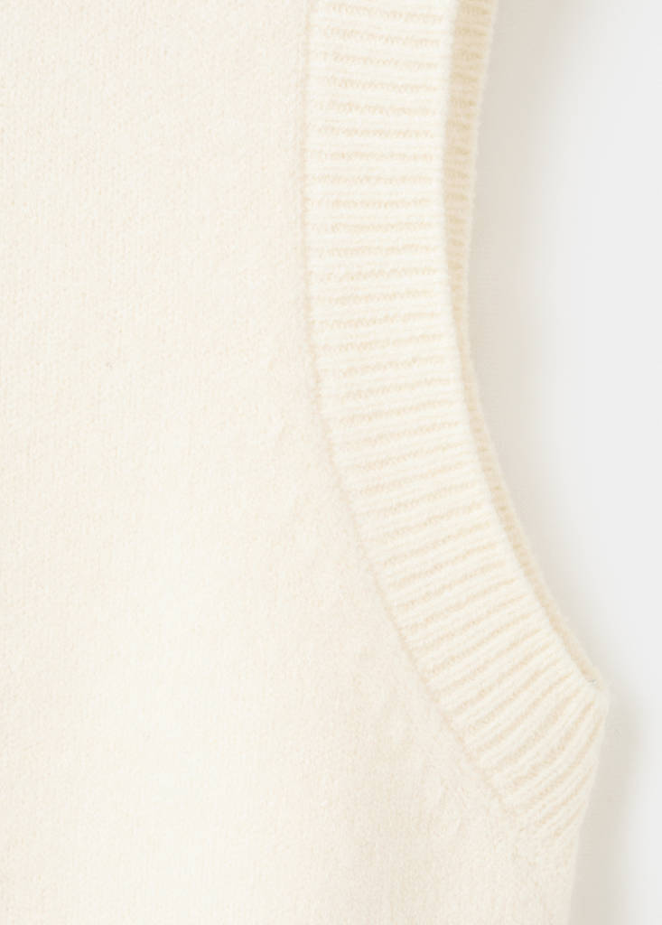 Turtleneck knit top — Ecru