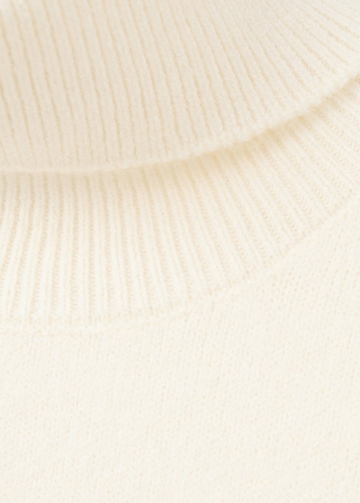 Turtleneck knit top — Ecru
