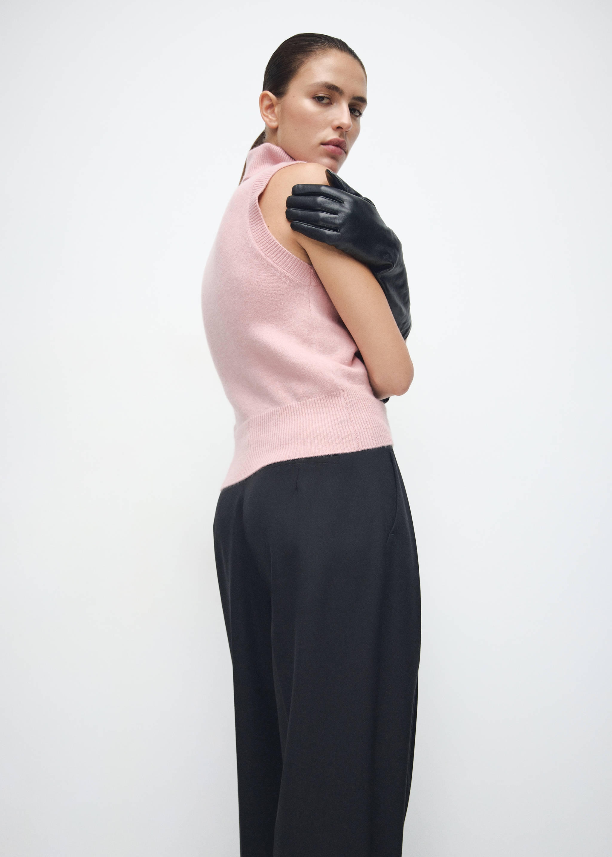 Turtleneck knit top - Reverse of the article