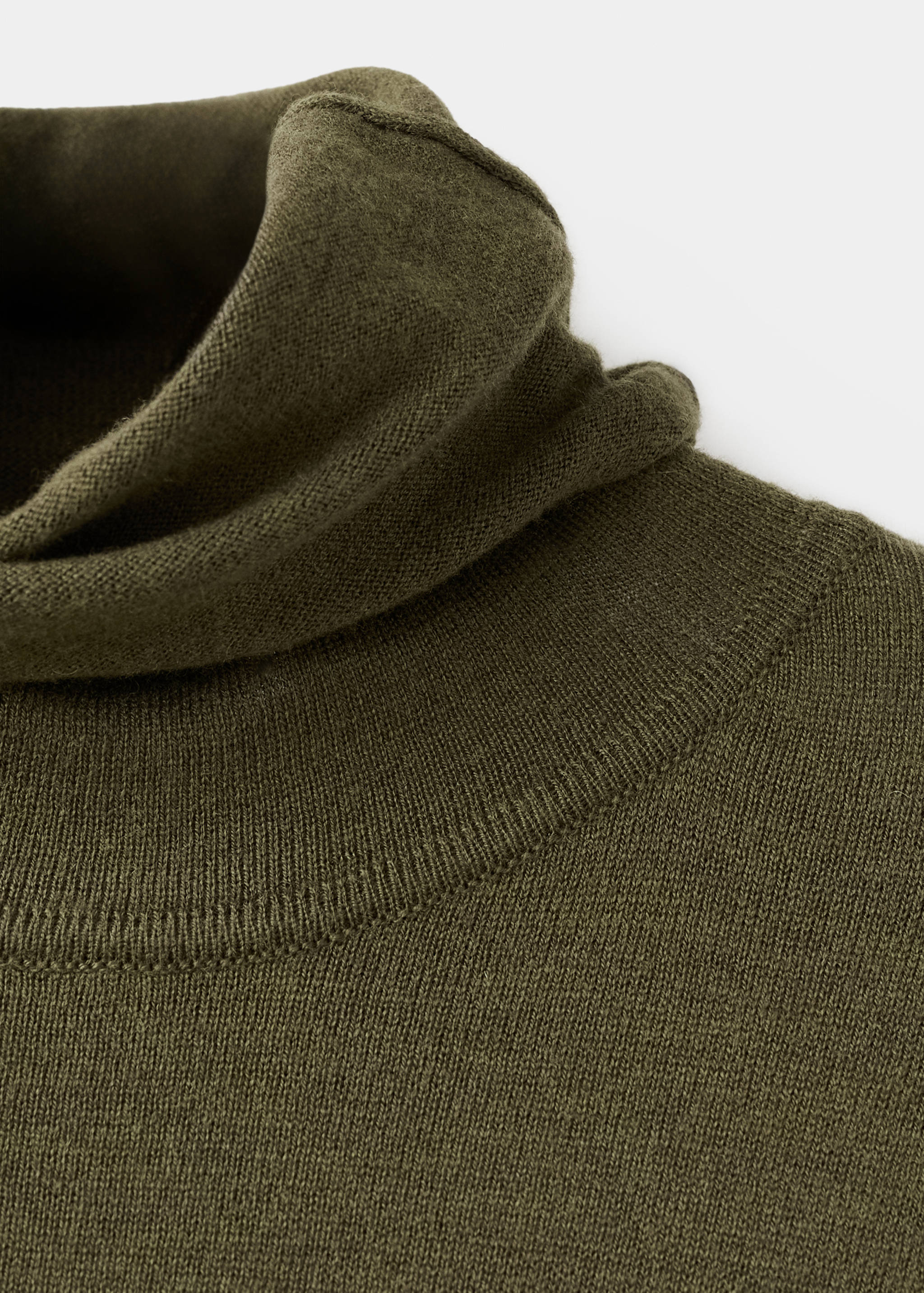 فستان محبوك برقبة عالية مع دبوس زينة - تفاصيل المنتج 0