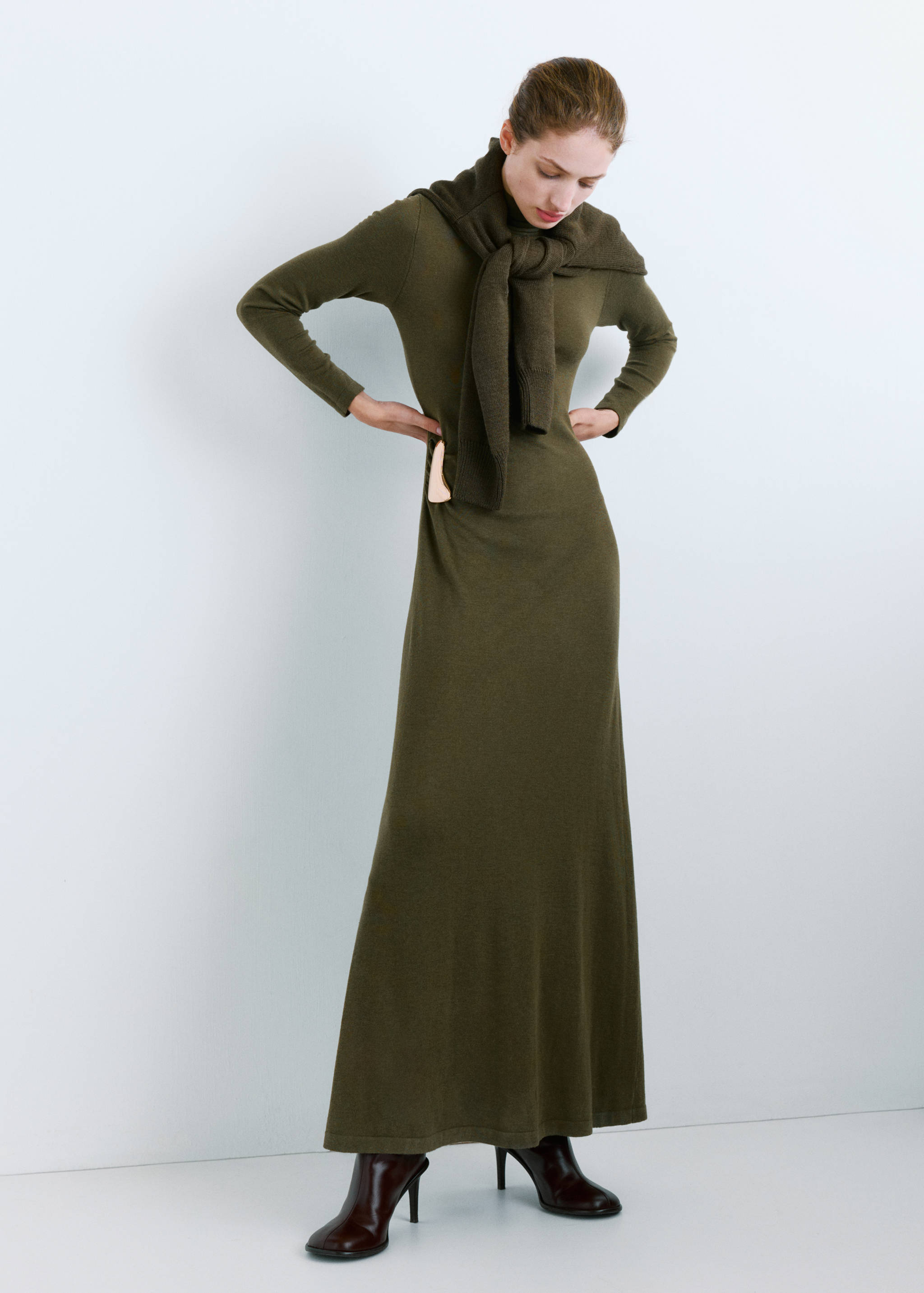 Turtleneck knitted dress with brooch - General plane