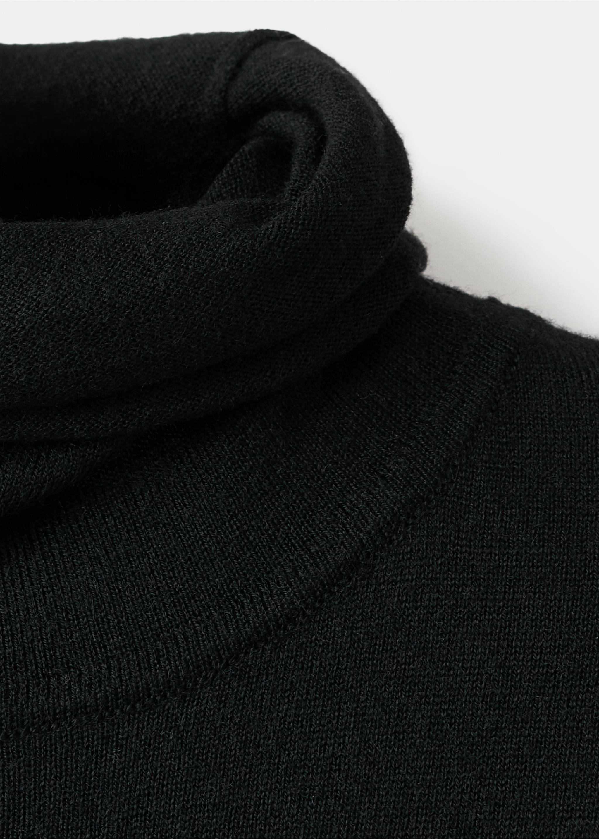Turtleneck knitted dress with brooch - Details of the article 0, Black. Ref: 27061265-00.