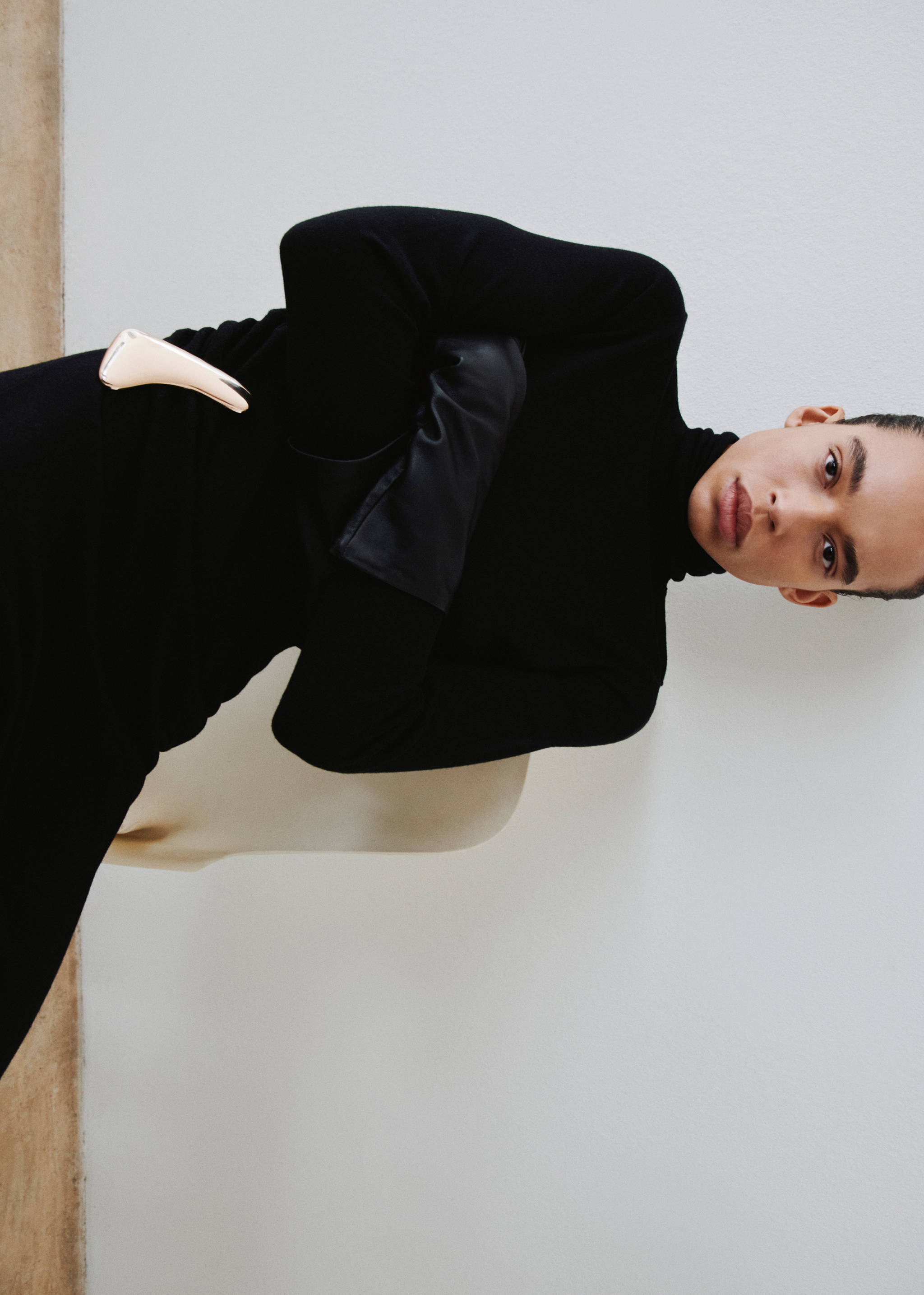 Turtleneck knitted dress with brooch - Details of the article 2