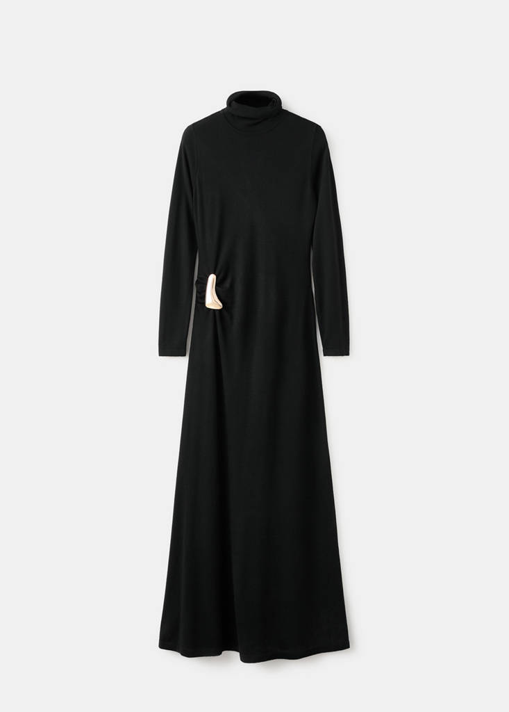 Turtleneck knitted dress with brooch — Black