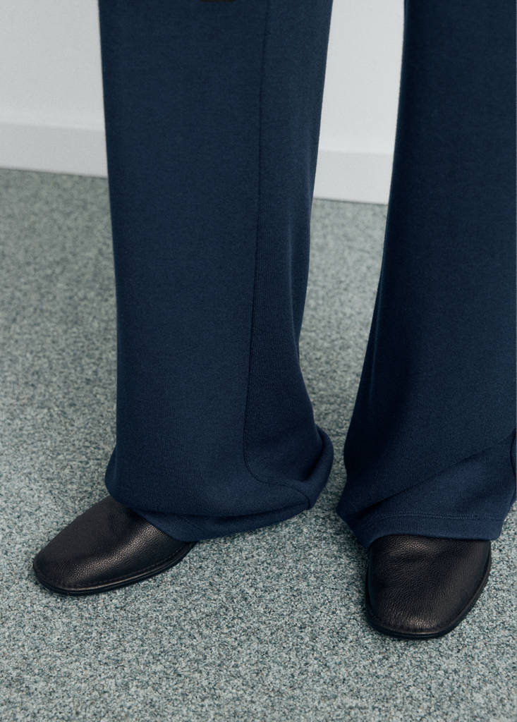 Straight-fit trousers with elastic waist — Navy