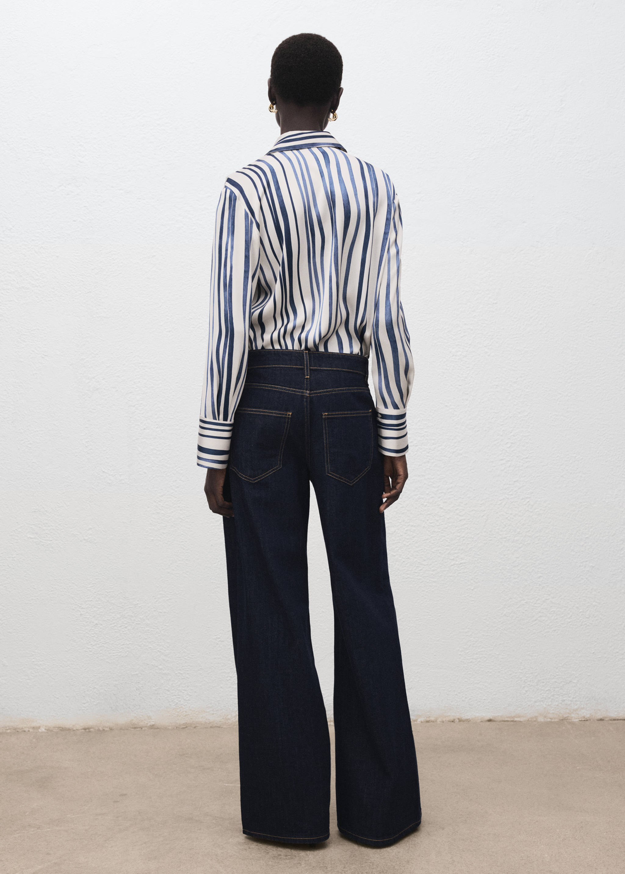 قميص منقط مطبوع - الجهة الخلفية للمنتج