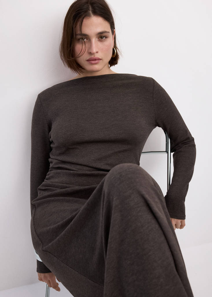Fitted sweater dress — Brown