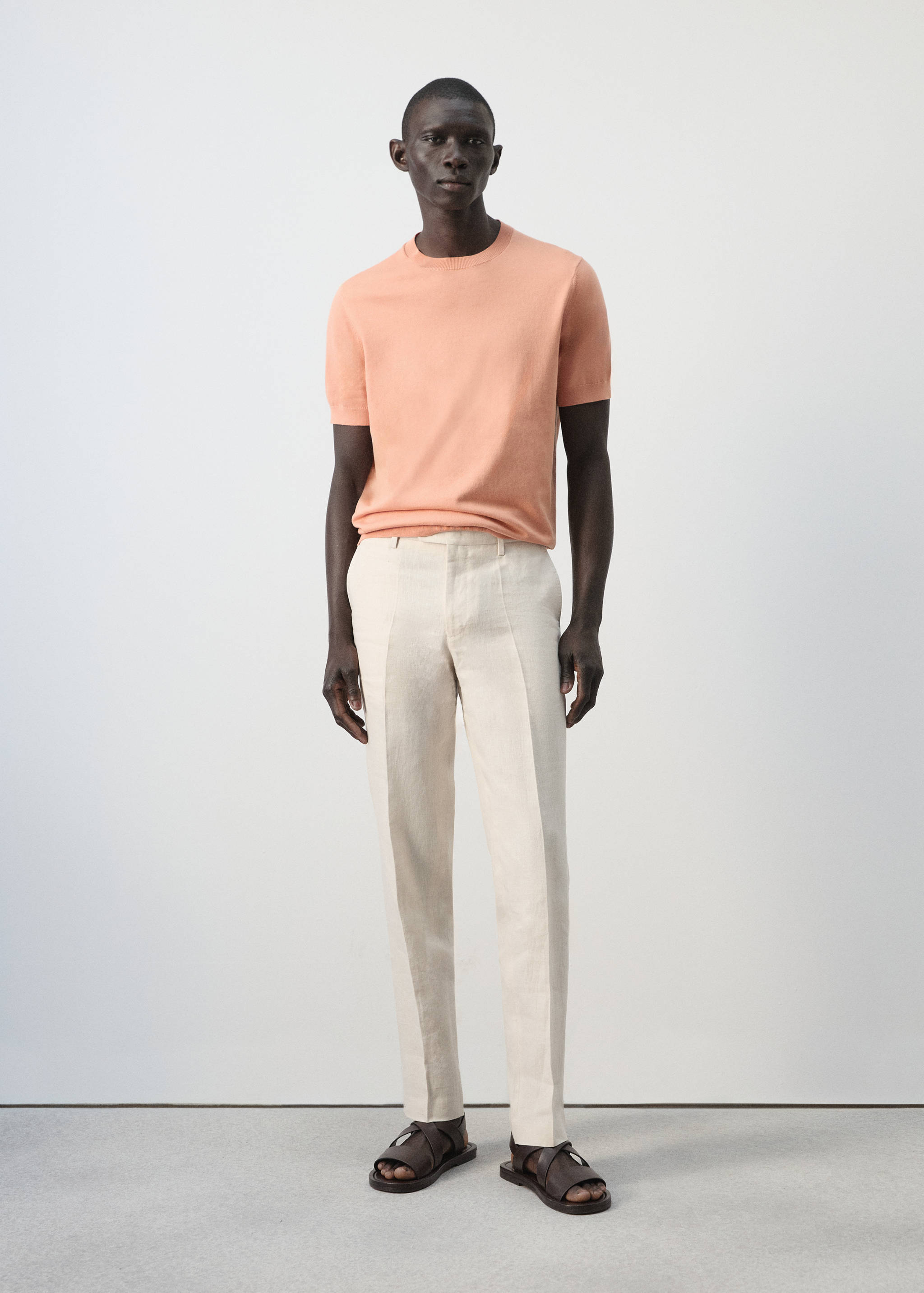 Футболка из тонкого трикотажа из 100% хлопка - Общий план