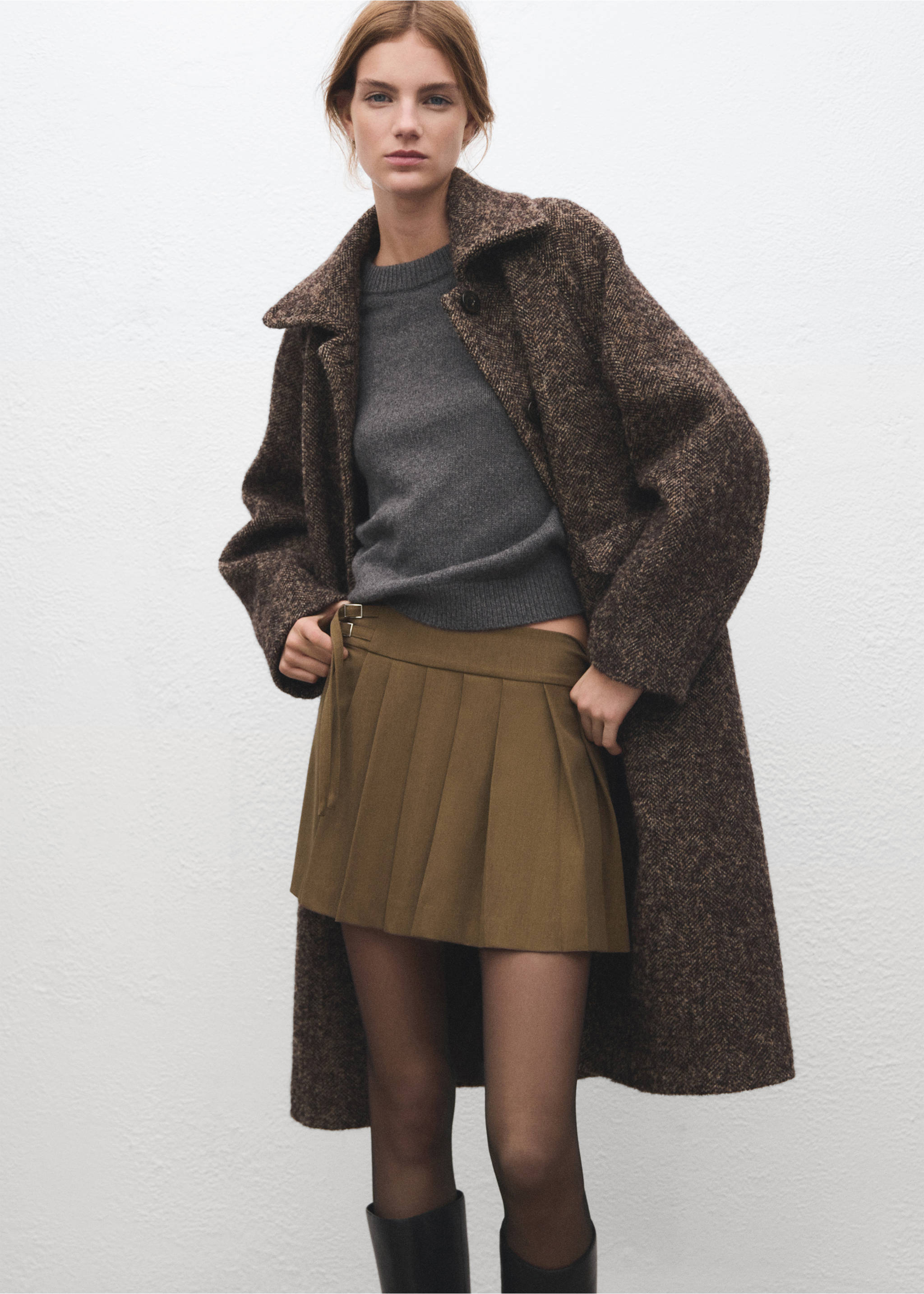 Falda corta tablas hebillas - Detalle del artículo 1, Marrón. Ref: 27061282-00.
