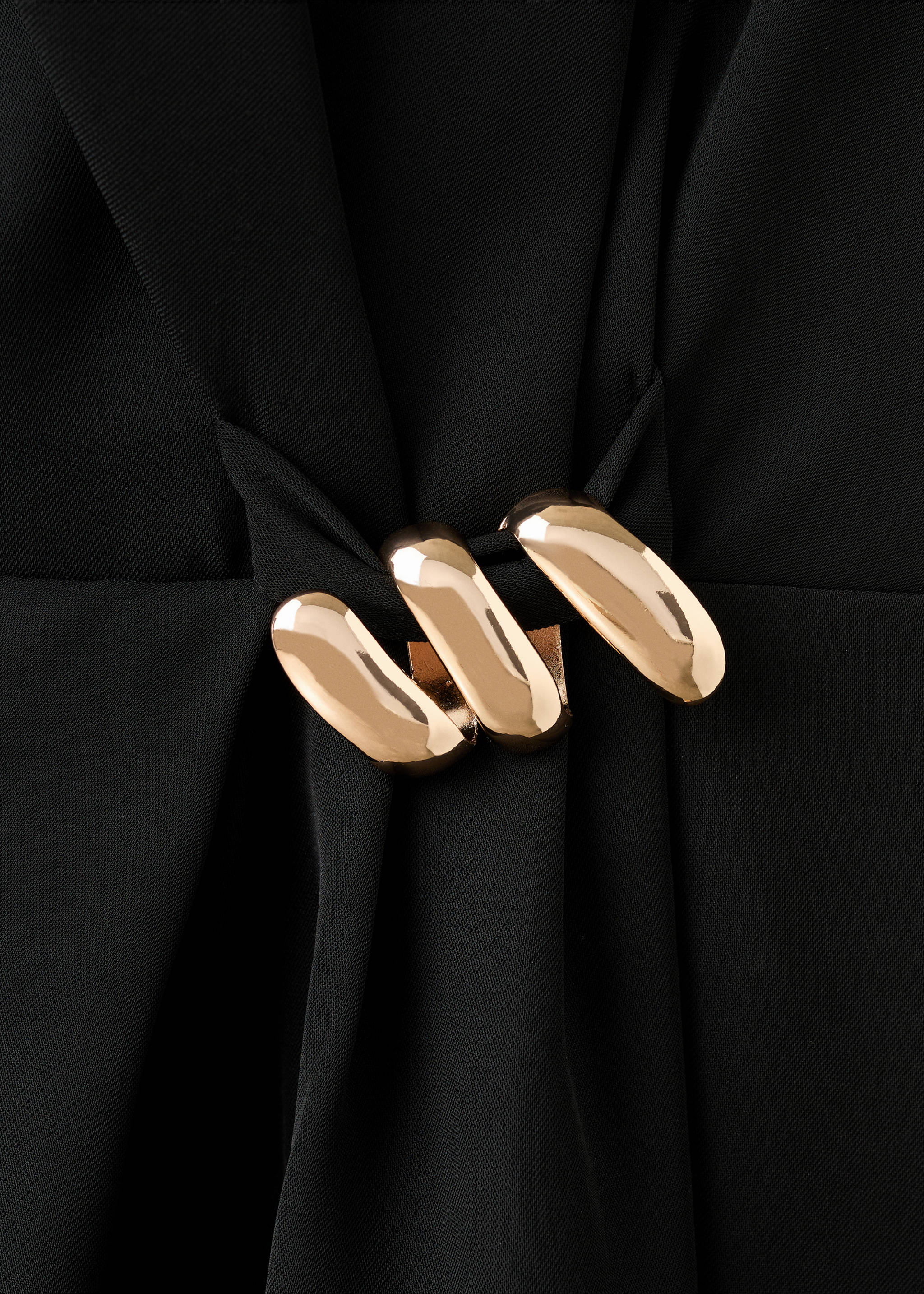 Vestit cut out adorn metàl·lic - Detall de l'article 8, Negre. Ref: 27061284-00.